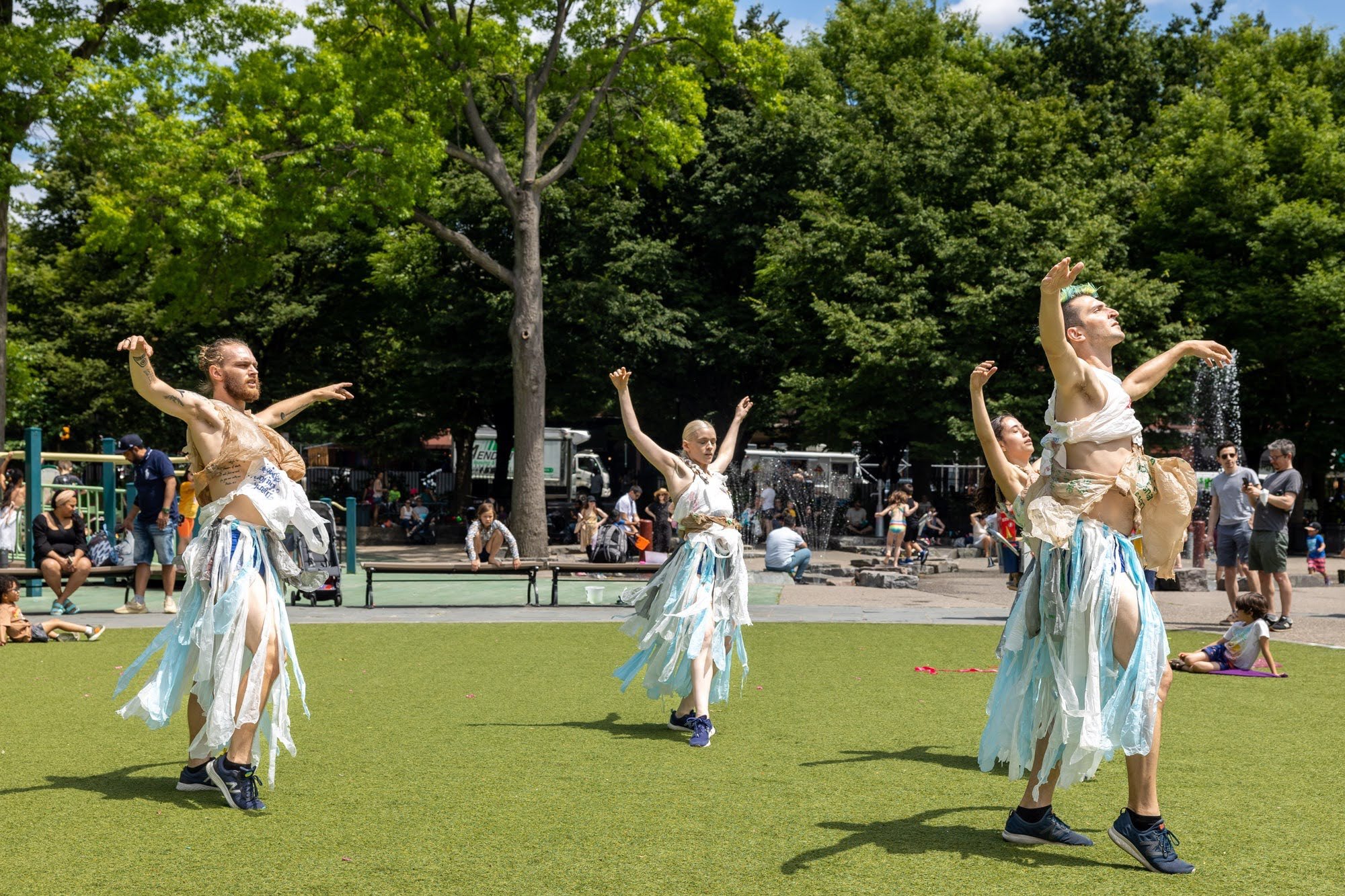 Happy May, Artichoke Dance family and friends! 🥳🌎🌞 

📸: Photo from our Immersive Performance Tours of Gowanus 2023 by Robin Michals

#ArtichokeDanceCompany 

Image description in alt text.