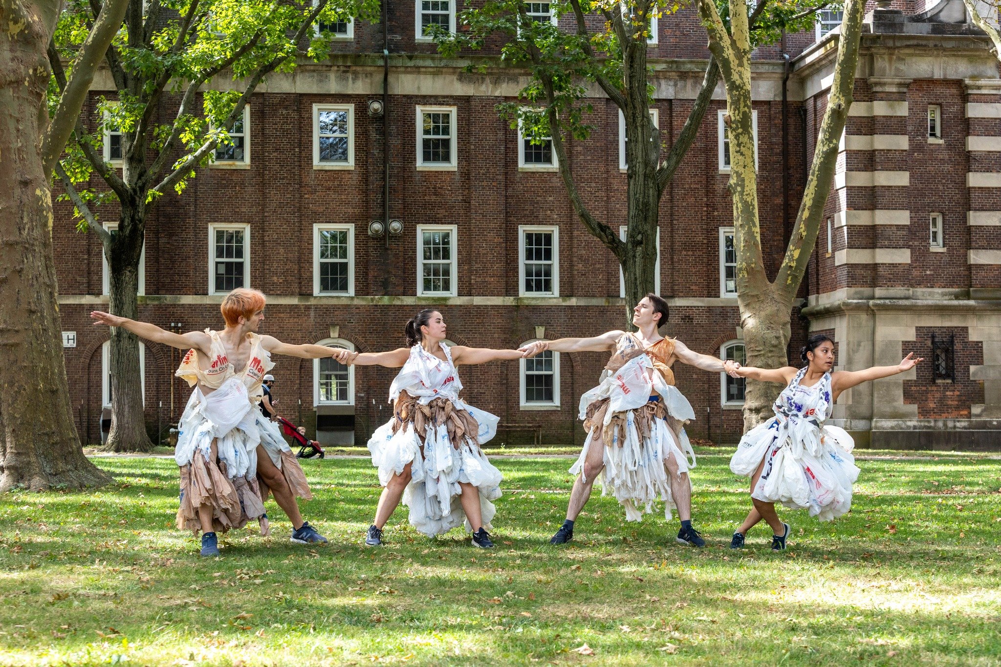 Reaching and longing for warmer weather ☀️ Who's with us? 😅

Throwing it back to our performance at the Eco Arts Festival on Governor's Island this past summer 🌳🌎 We can't for warmer weather and outdoor performance season to return!

#ArtichokeDan