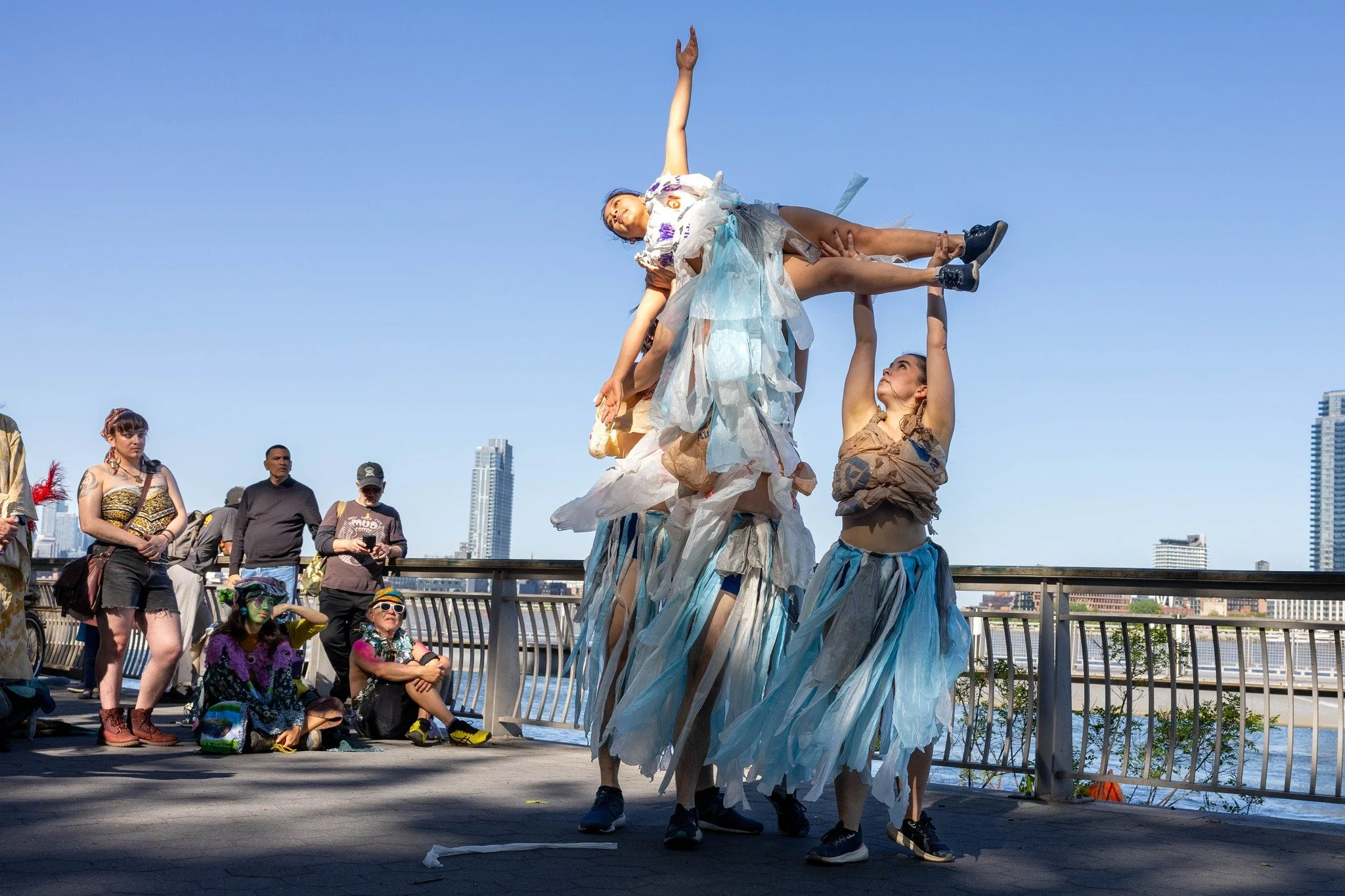 See you this weekend in Riverside Park! 🌤

Artichoke Dance Company will be performing excerpts of "Within the Waters" in conversation with Kenneth Doherty's sculpture piece called, "The Raft" in Riverside Park at 147th Street.

T