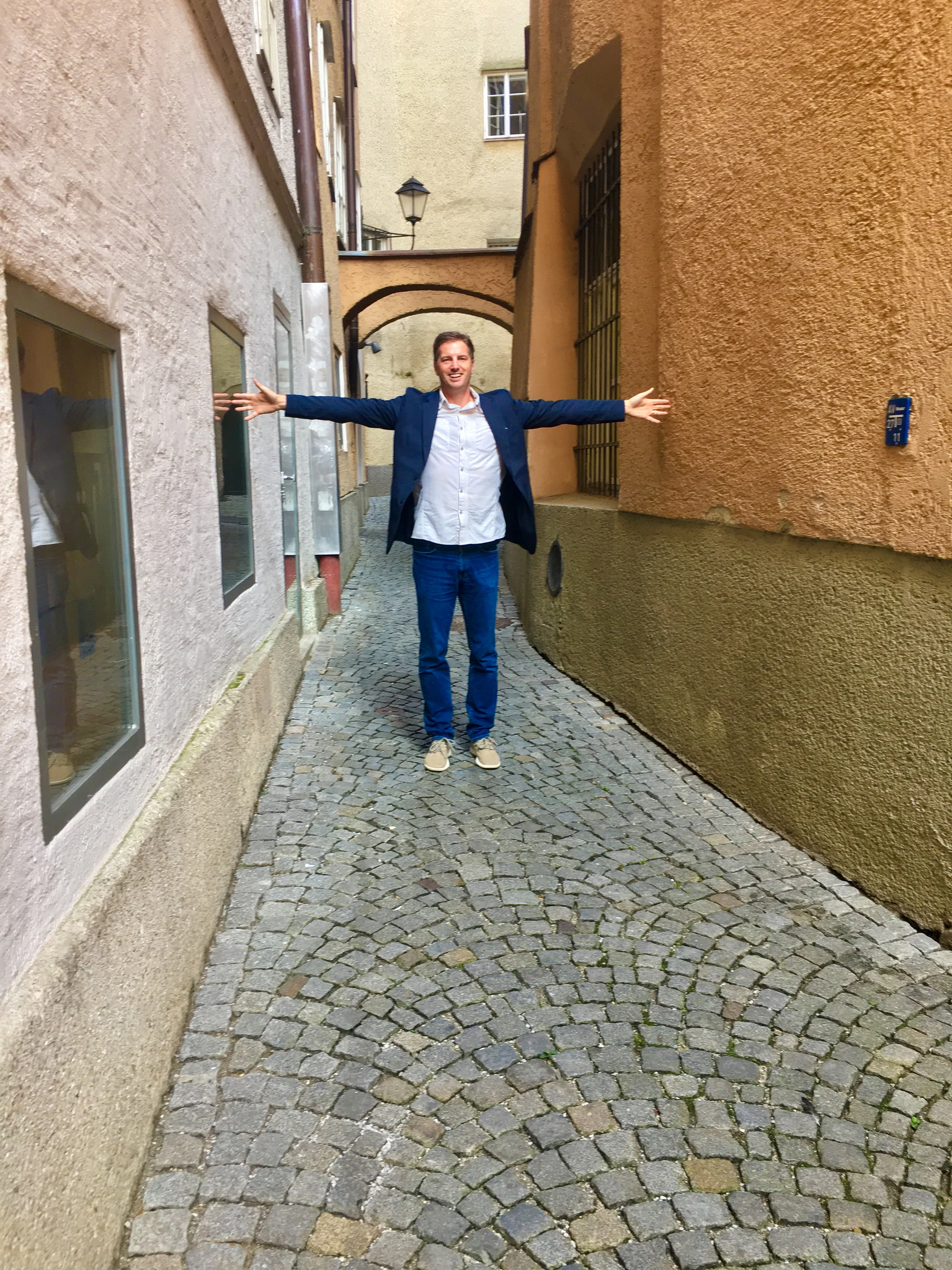 Narrow streets & passageways