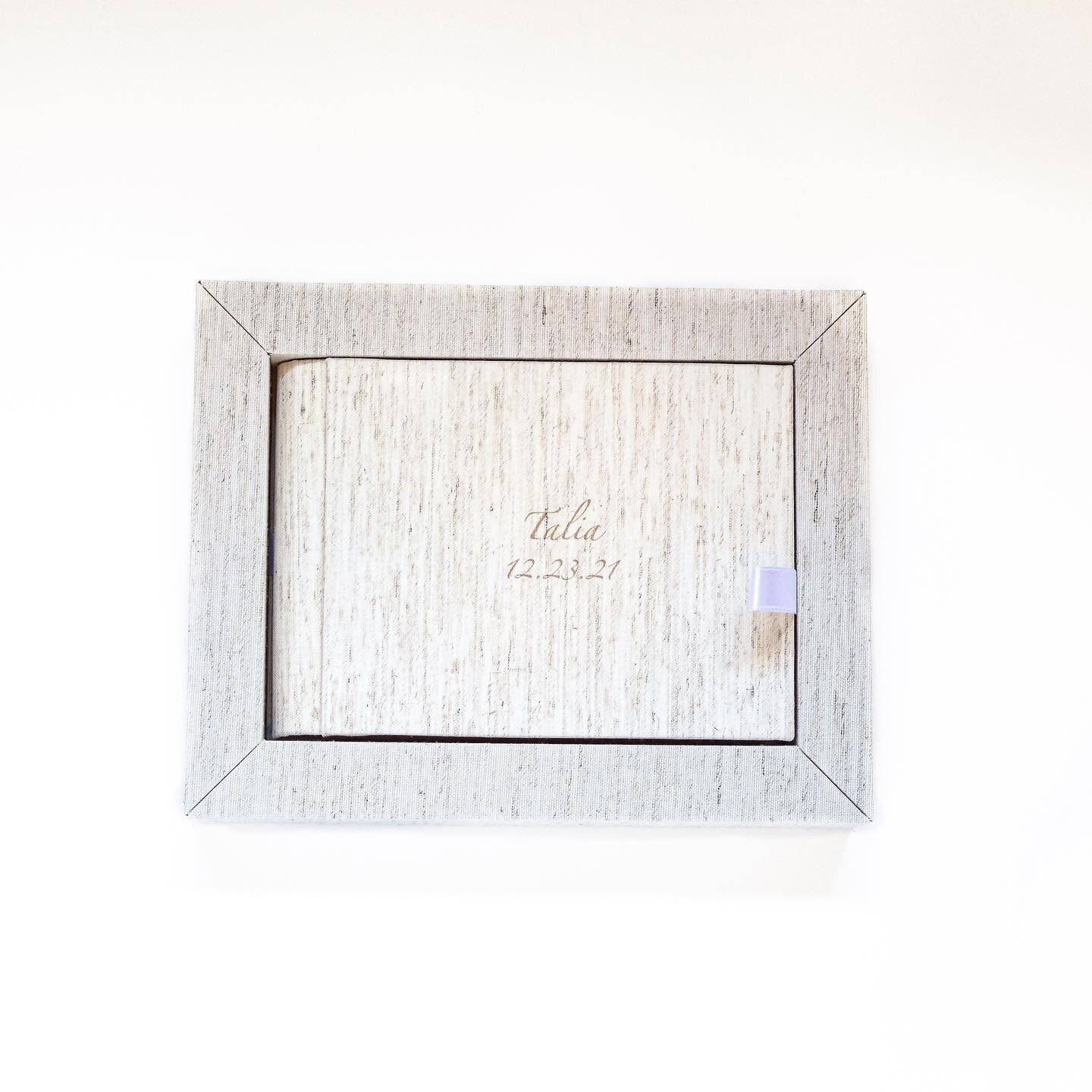 ** NEW ** exclusive album collection from our new lab in Italy!
.
.
Made to last using the most durable materials!!
.
.
#customalbumdesign #albumbox #custommaterials #lifesmoments #familypictures #layoutdesign #newandimproved #customcollage