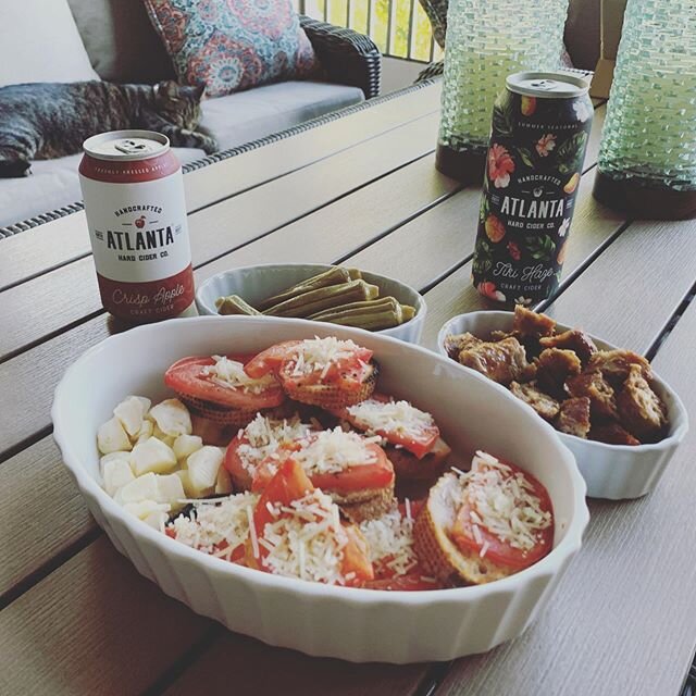 The BEST hodgepodge dinner from visiting our amazing accounts today. @joycomarket local tomatoes on top of a sliced sourdough baguette from @braseltonfinebakery, and jalape&ntilde;o cheddar sausages from @huntercattle !