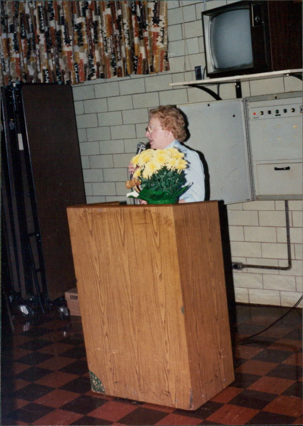 image0000211B.jpg