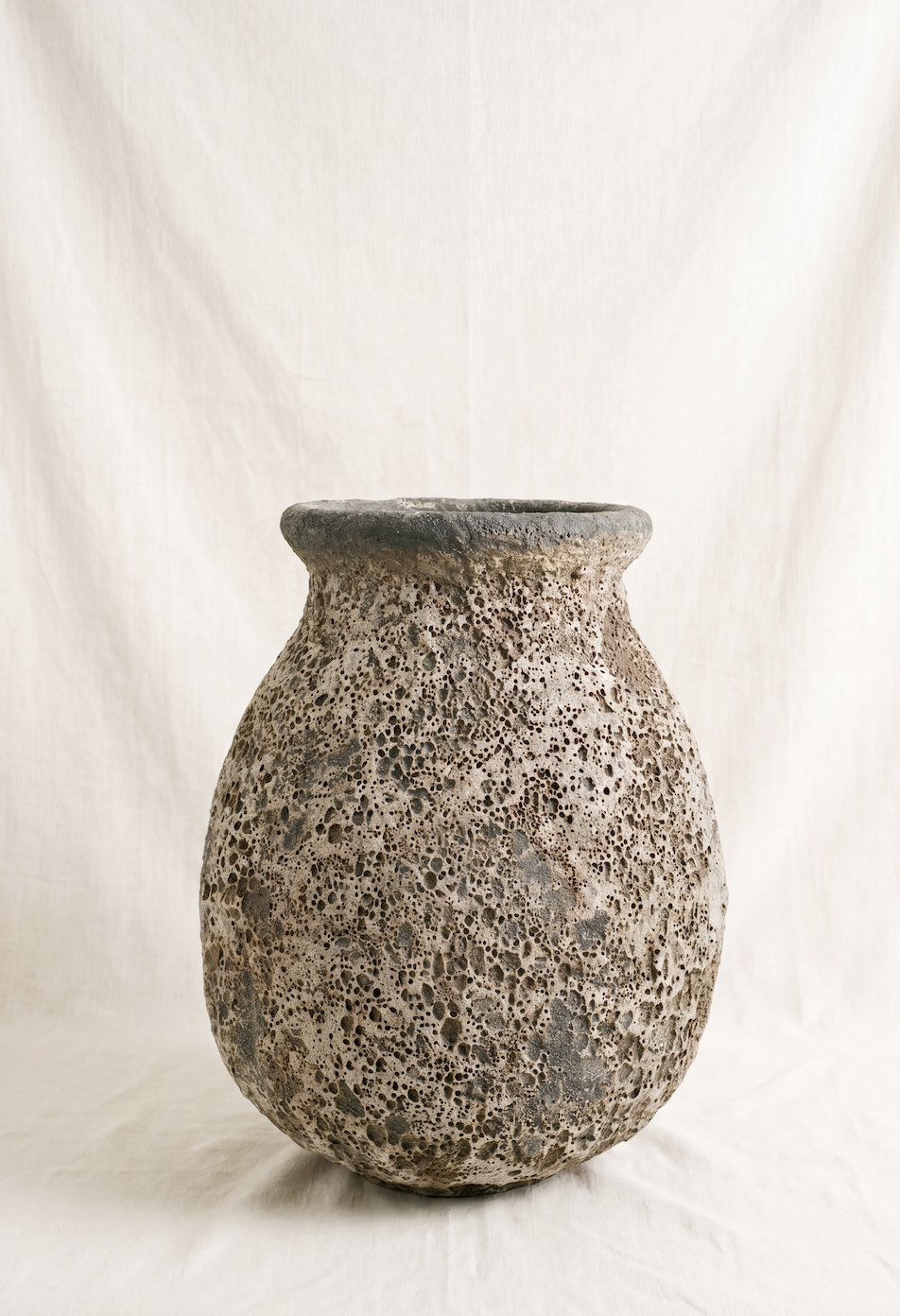 Menerbes Jar