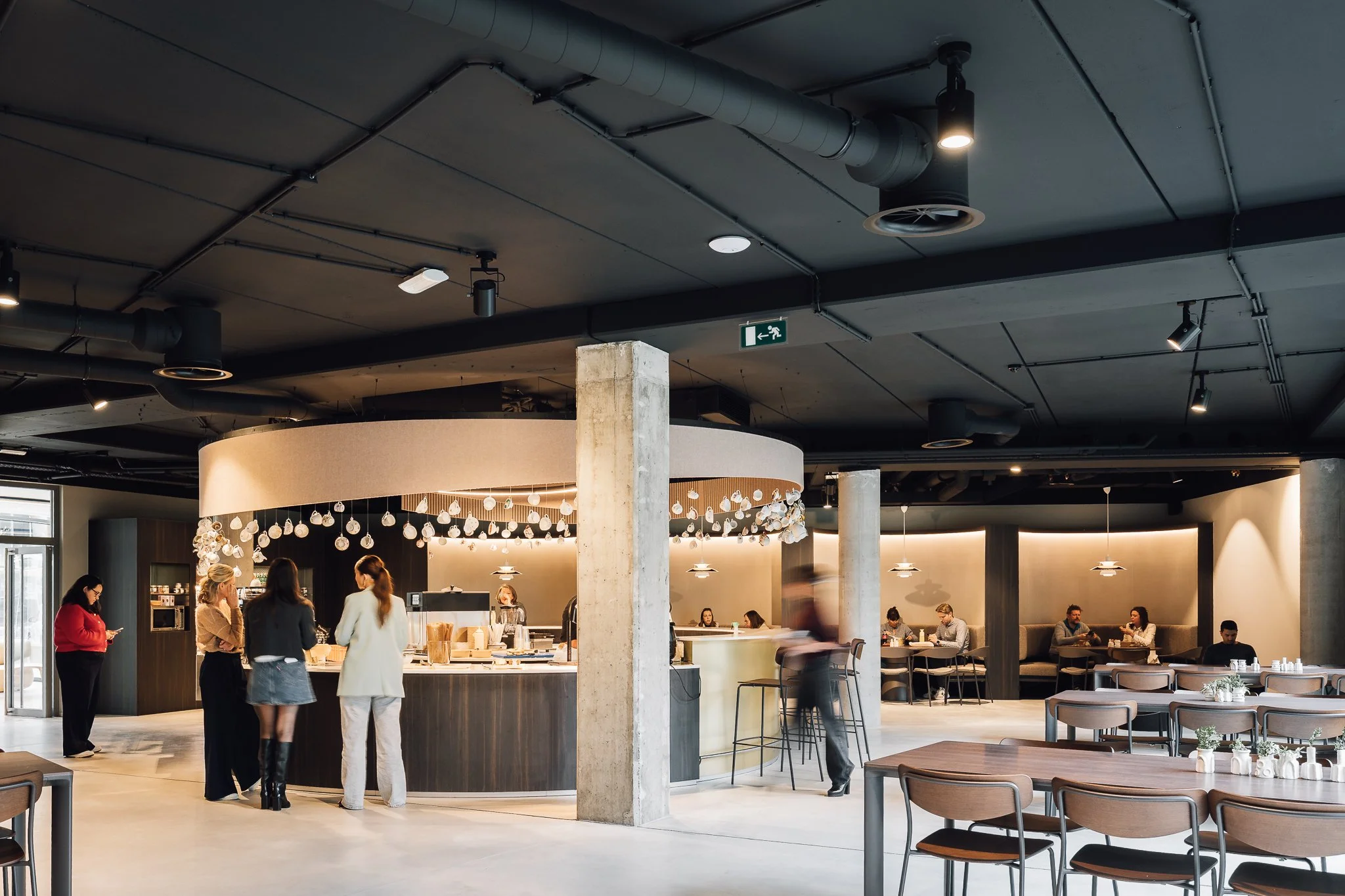 Airport Plaza int. 2nd Web-23.jpg