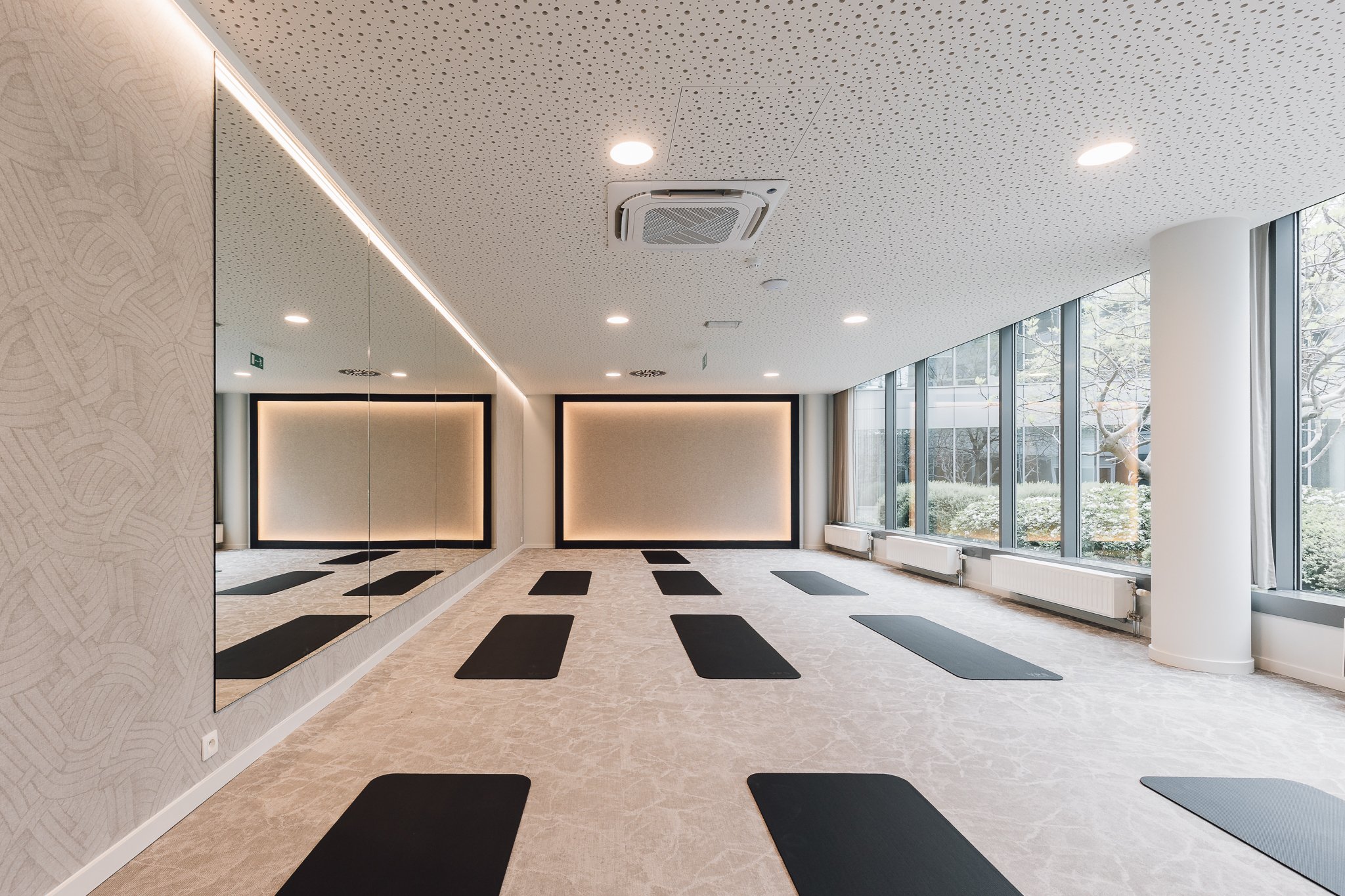 Airport Plaza int. 2nd Web-50.jpg