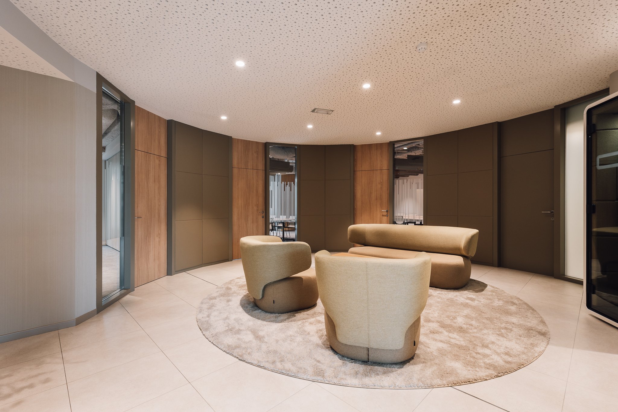 Airport Plaza int. 2nd Web-27.jpg