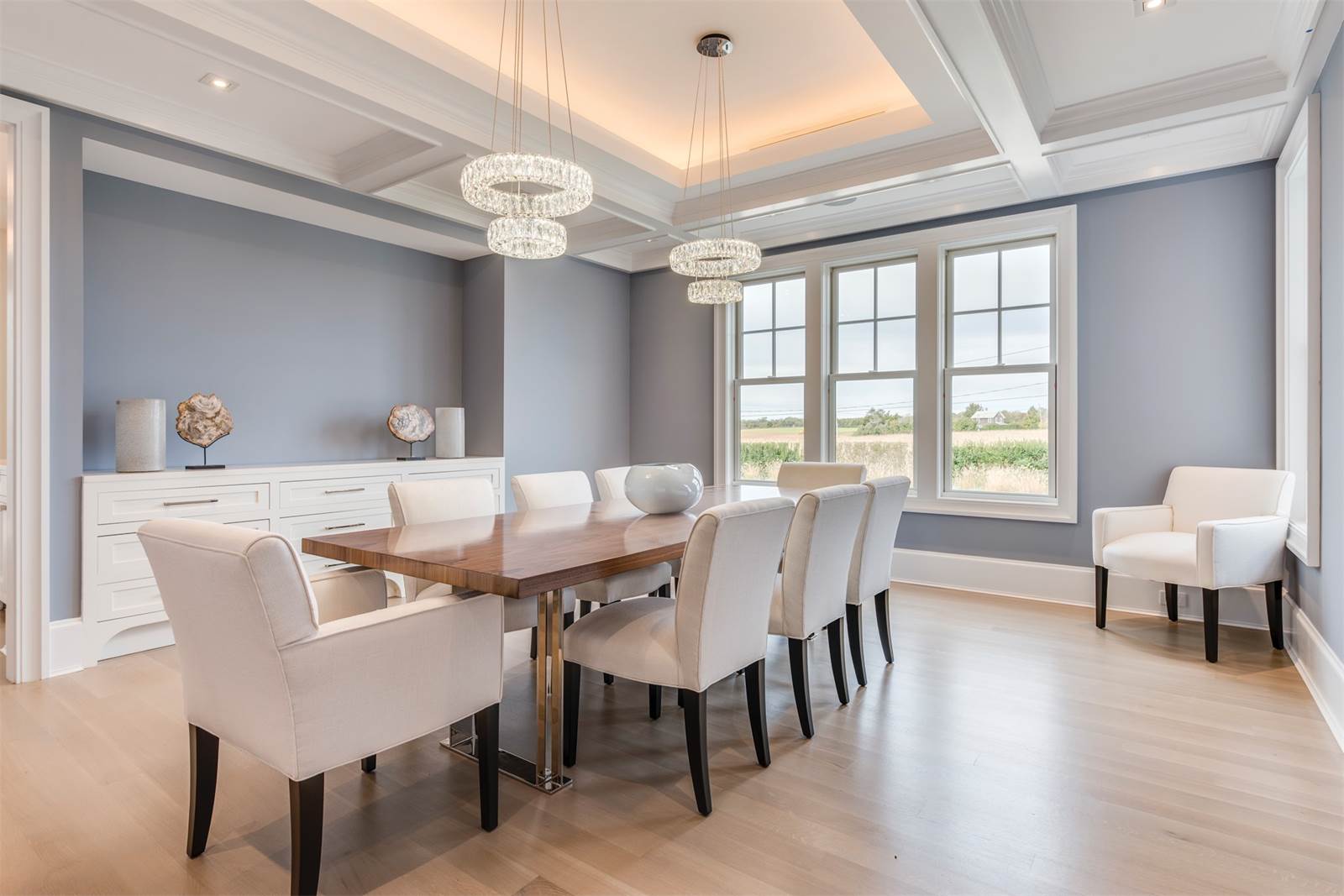 dinningroom.jpg