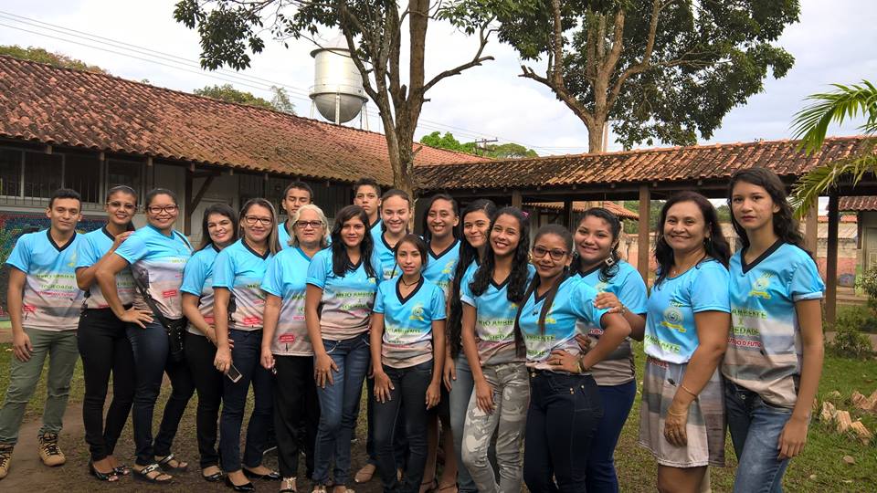  Professors and students of the Waldemar Maués School in a public hearing on size reduction of an environmentally protected area - APA Aramanaí on June 5th. 