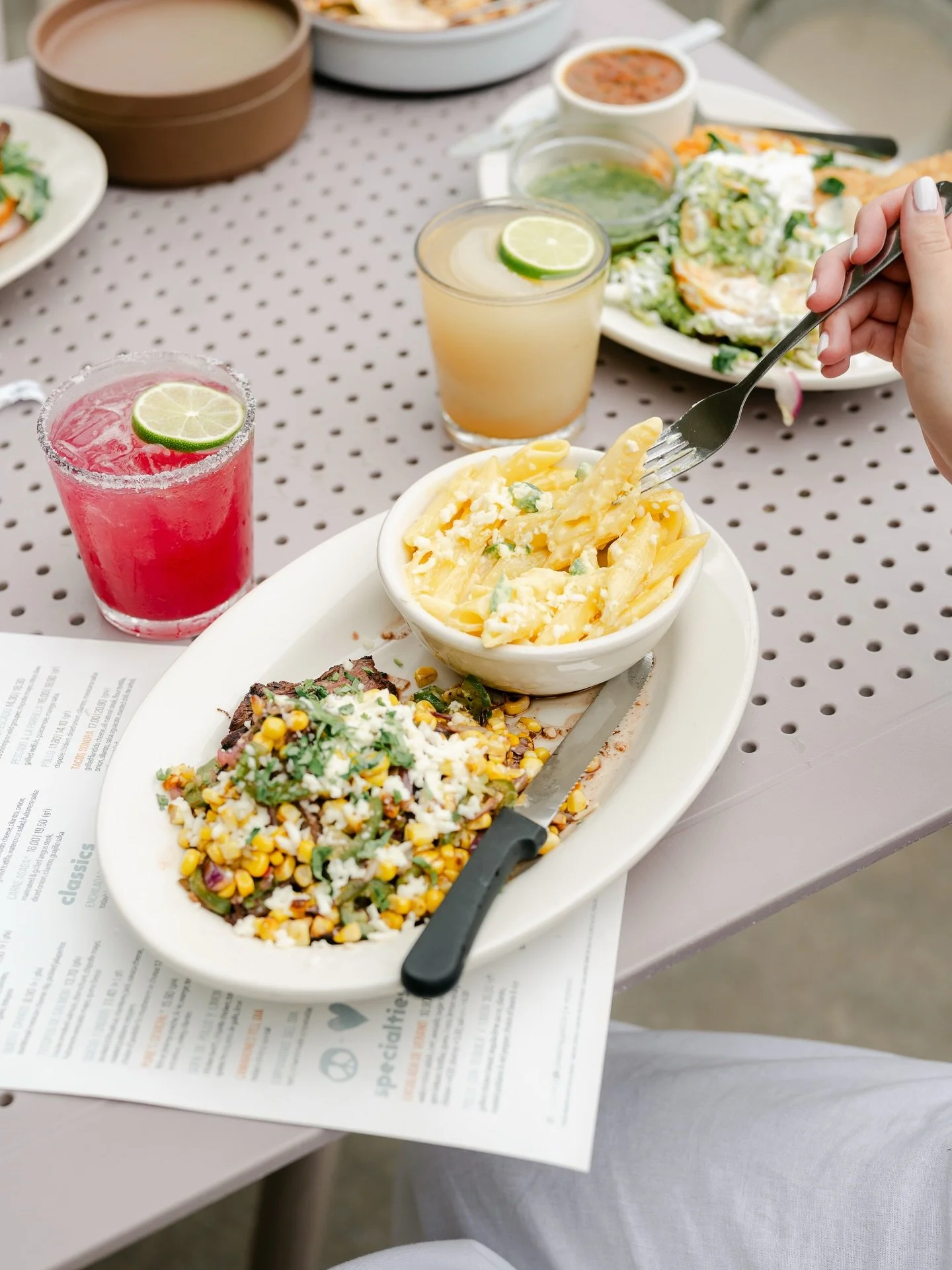 Feeling the post-Christmas blues? Jalape&ntilde;o mac &amp; cheese and a couple margaritas is the cure!😊