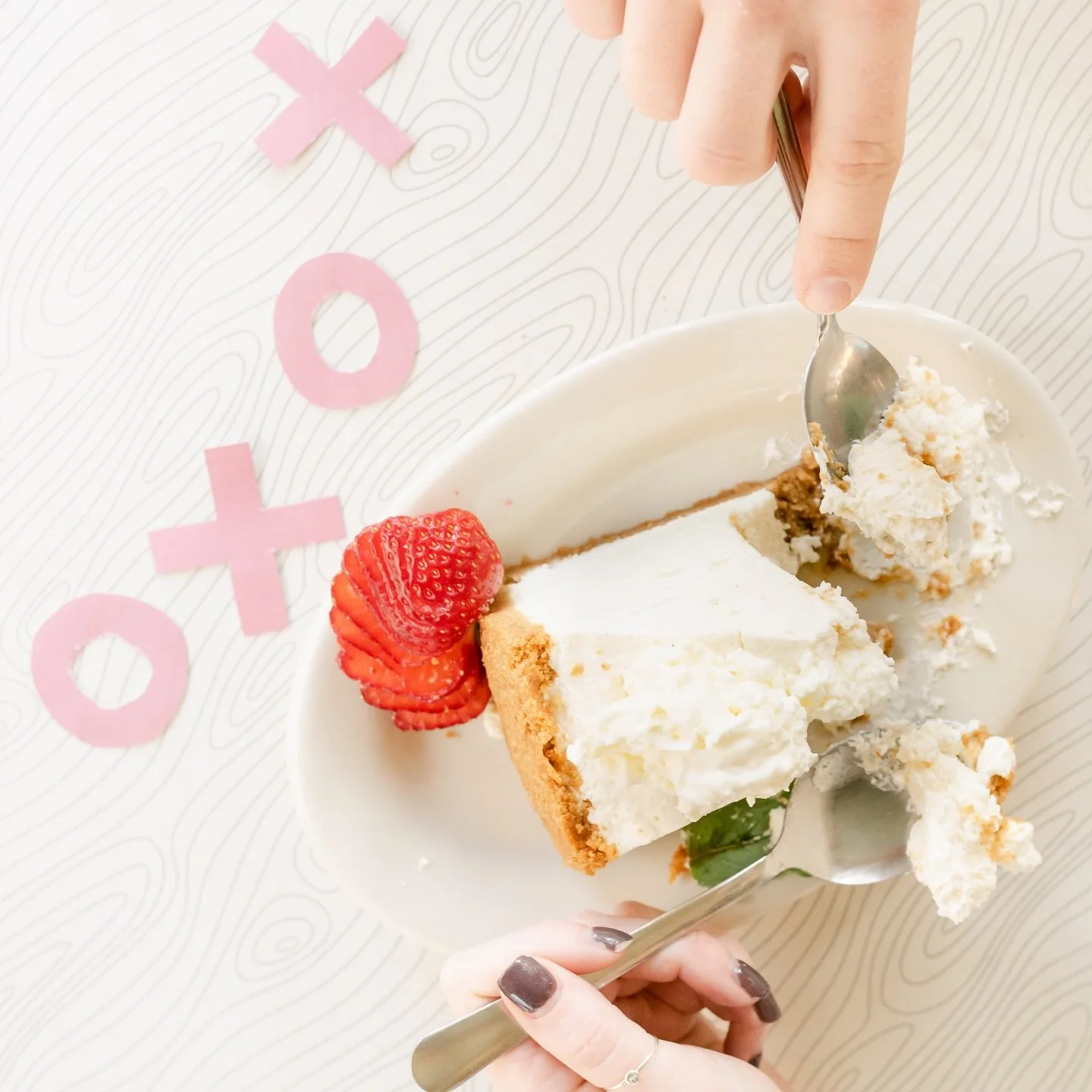 Valentine&rsquo;s Day just got even better!💘🍓
Celebrate at PURE with our $60 dinner for two, featuring one appetizer, two drinks, two entr&eacute;es, and one dessert to finish it off. Because sharing a slice of Key Lime Pie is our love language!☺️