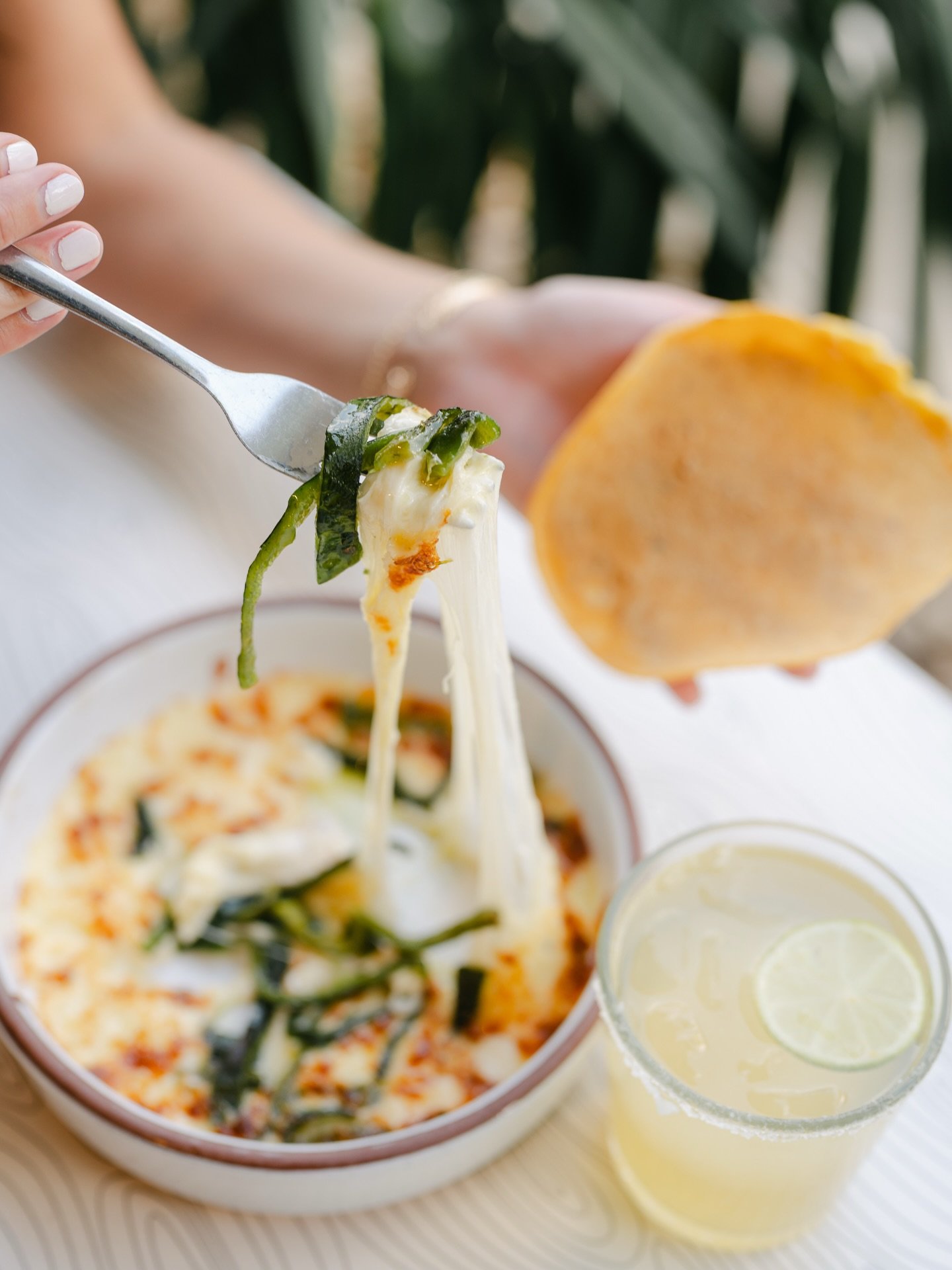 Make your Monday a little better with a Queso Fundido cheese pull&hellip; that always dos the trick!😋