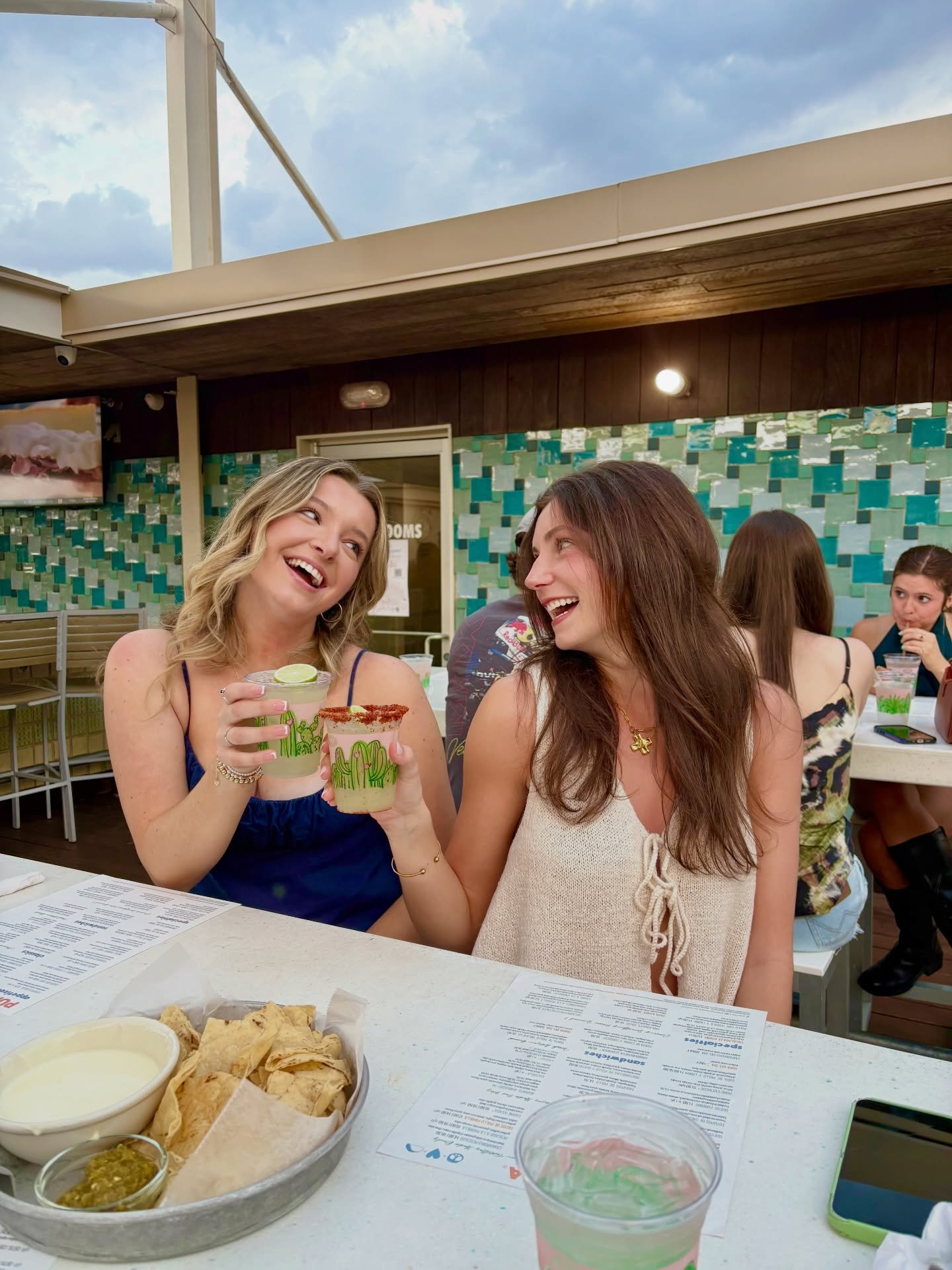Rooftop season is soooo back! Soak up this gorgeous weather with a margarita in hand🍋&zwj;🟩🌞
