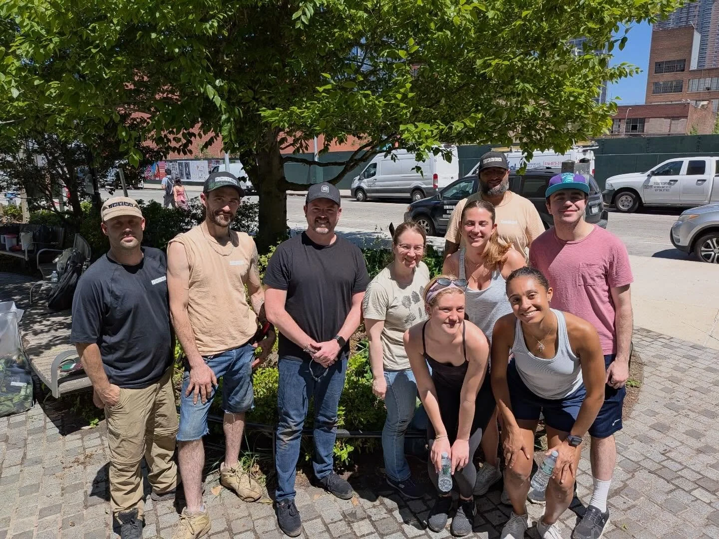 Thank you to the @fgsglobal team for volunteering their time at Bella Abzug Park this morning! Our weekly horticulture volunteers were joined by FGS Global team members in the park for a horticulture volunteer day where they learned the ins and outs 