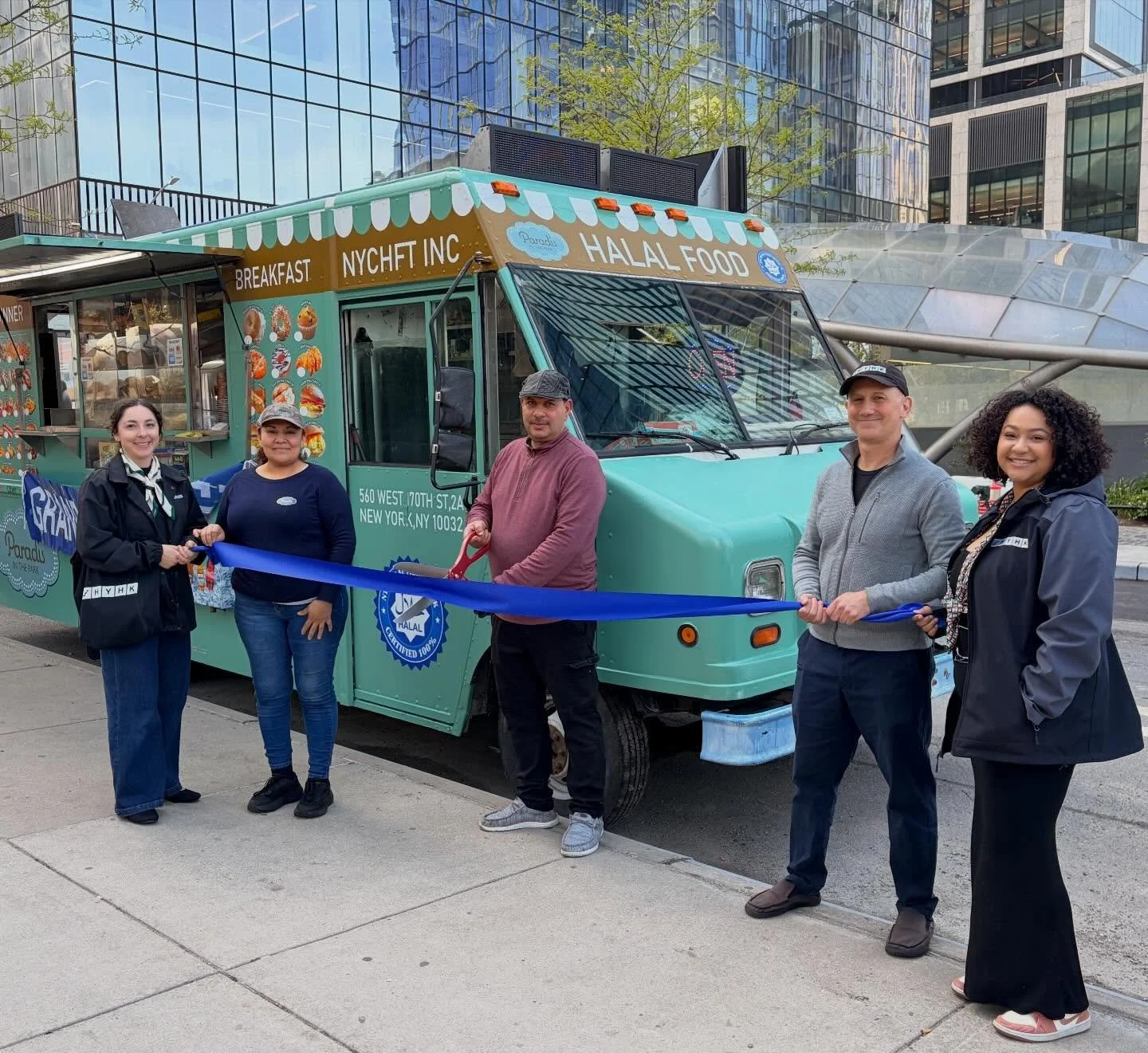 HYHK is proud to announce a new partnership between Bella Abzug Park woman-owned concessionaire Paradis in the Park and immigrant-owned New York City Halal Food Truck (NYCHFT), a beloved long-standing street vendor in Hudson Yards.

During the summer
