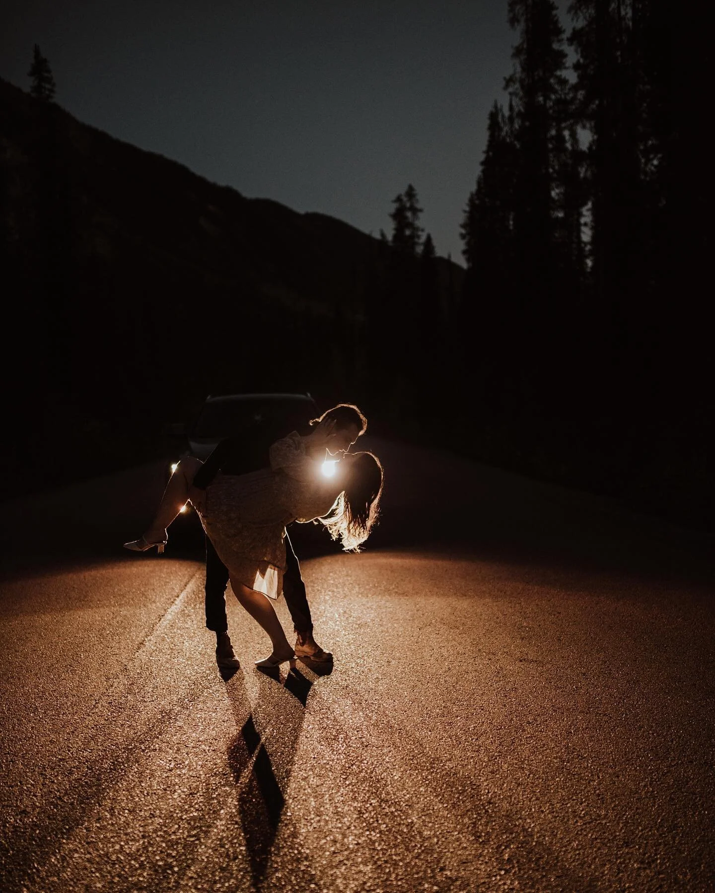 Happy Monday 💫💛
.
.
.
.
#engagementphotos  #engagementshoot  #rockymountains  #rockymountainbride  #albertaphotographer  #canmorephotographer