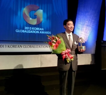 Music & Entertainment SALON , presented by Uriel Saenz Couture 