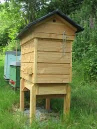 Double-Walled Insulated Horizontal Hives with Extra Deep Frames