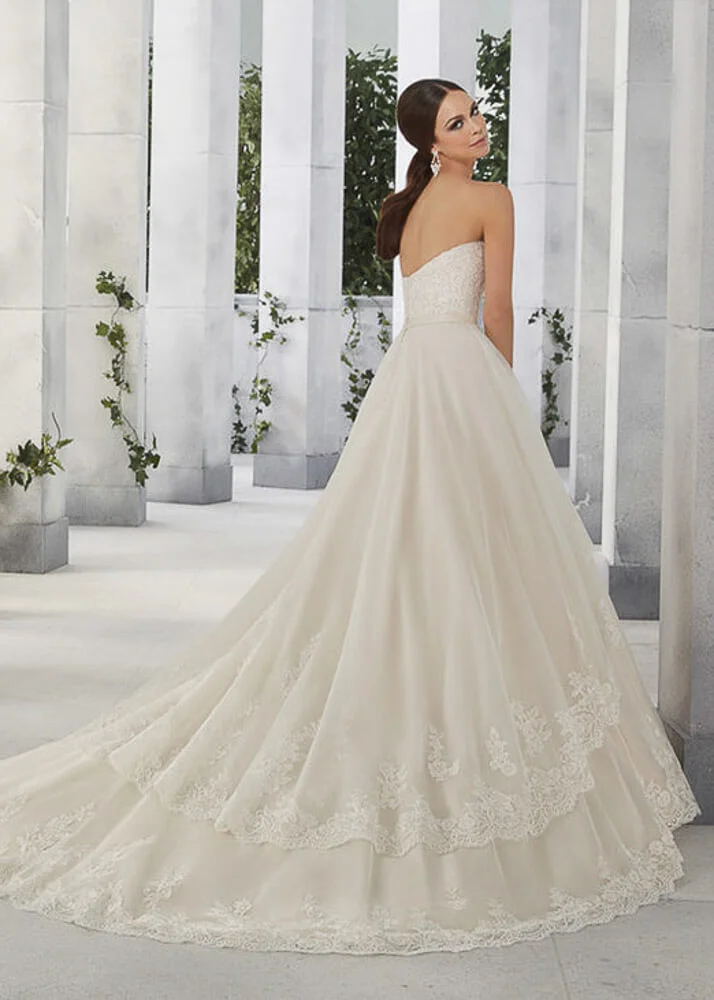 porocnepravljice-porocnisalon-porocneobleke-wedding-dresses-64.jpg