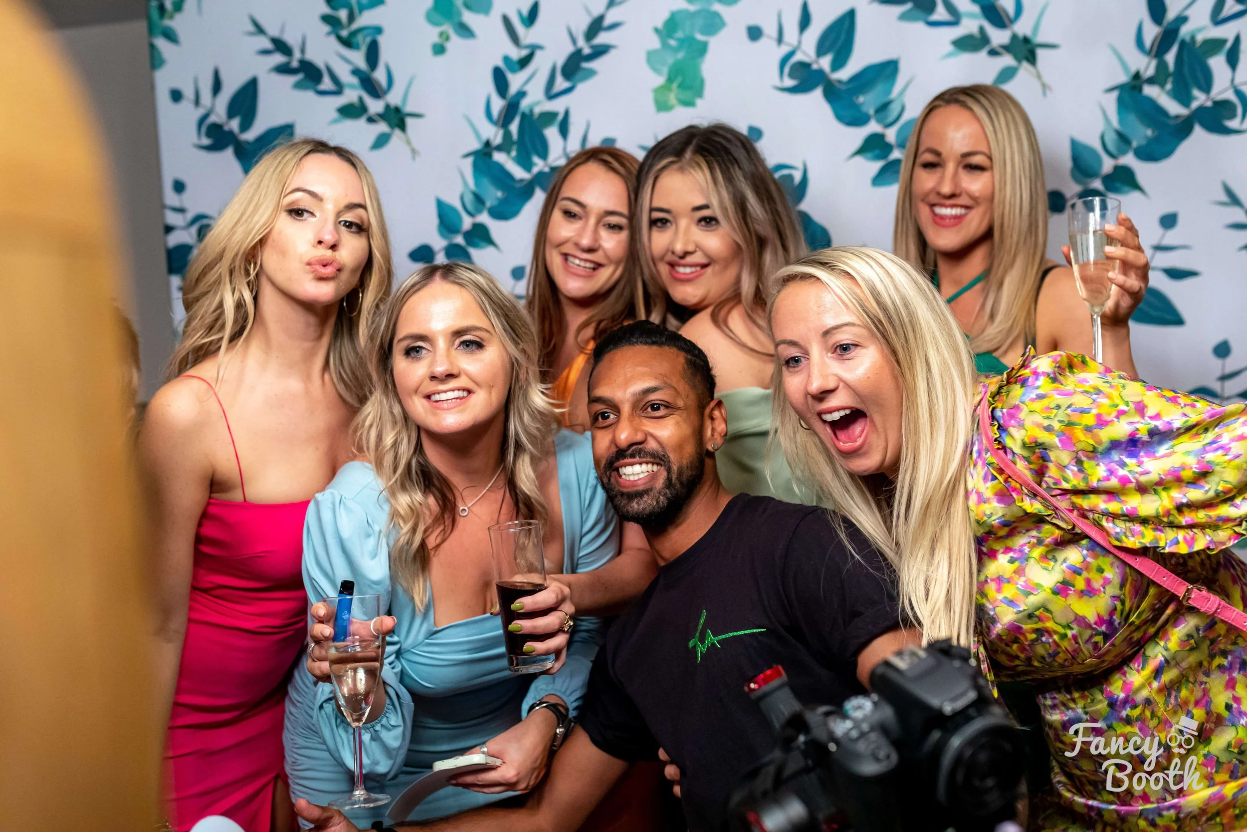 eucalyptus-leaf-backdrop-photo-booth