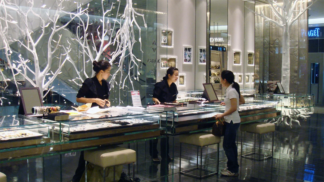 MIZEL JEWELRY VISUAL MERCHANDISING FOR RETAIL STORES
