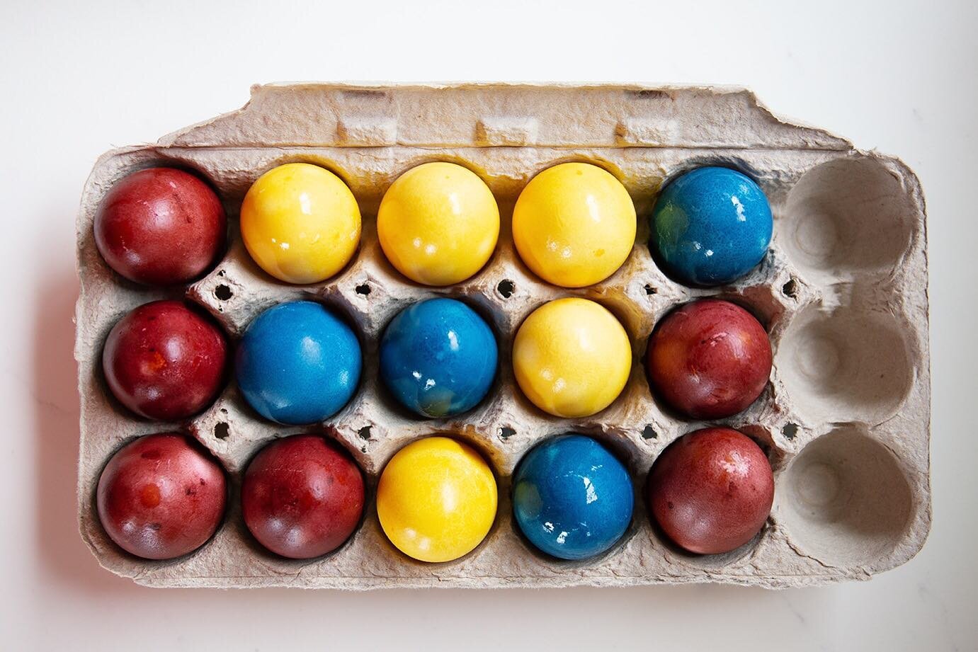Forget the pastel tones and go VIBRANT with Easter eggs this year! These burgundy, denim-blue, and yellow eggs were naturally dyed with only vegetables and spices 💥 the recipes land in inboxes tomo! (sign up to receive &ldquo;Recipe of the Month&rdq
