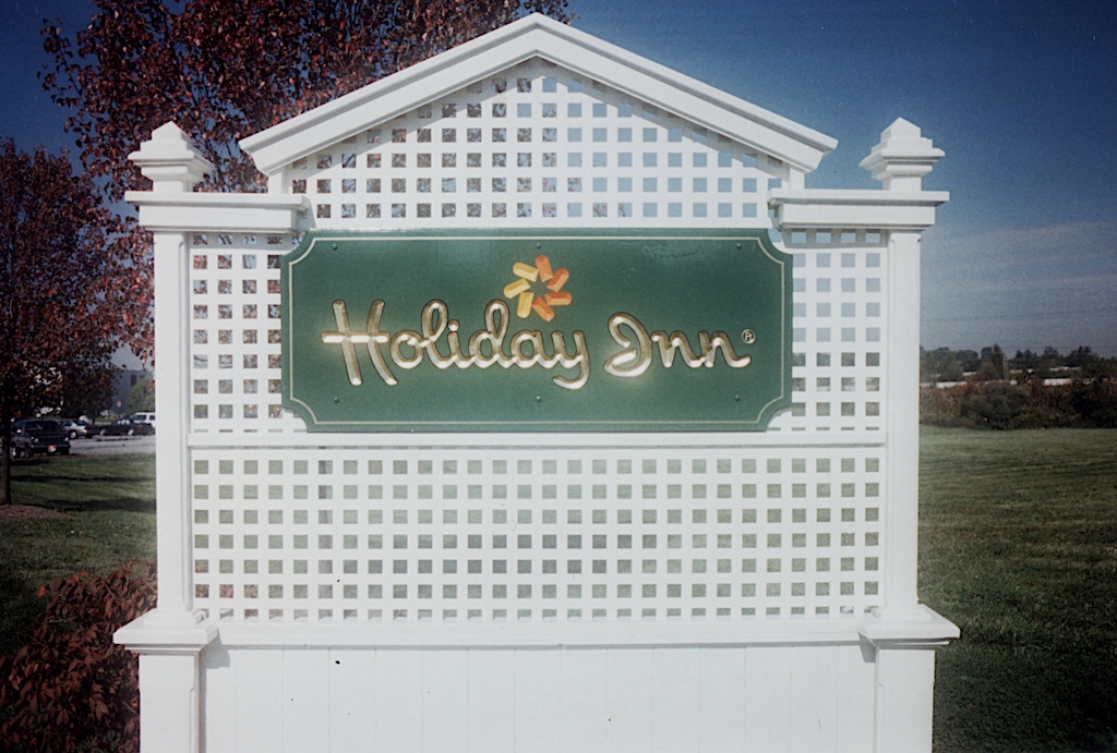 HS_Holiday_Inn - Version 2.jpg