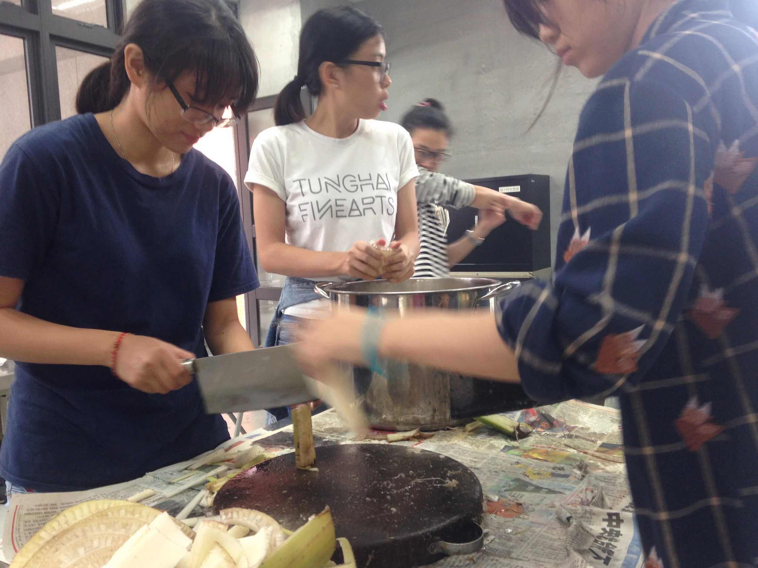 Students at Tainan University preparing banana ready to cook