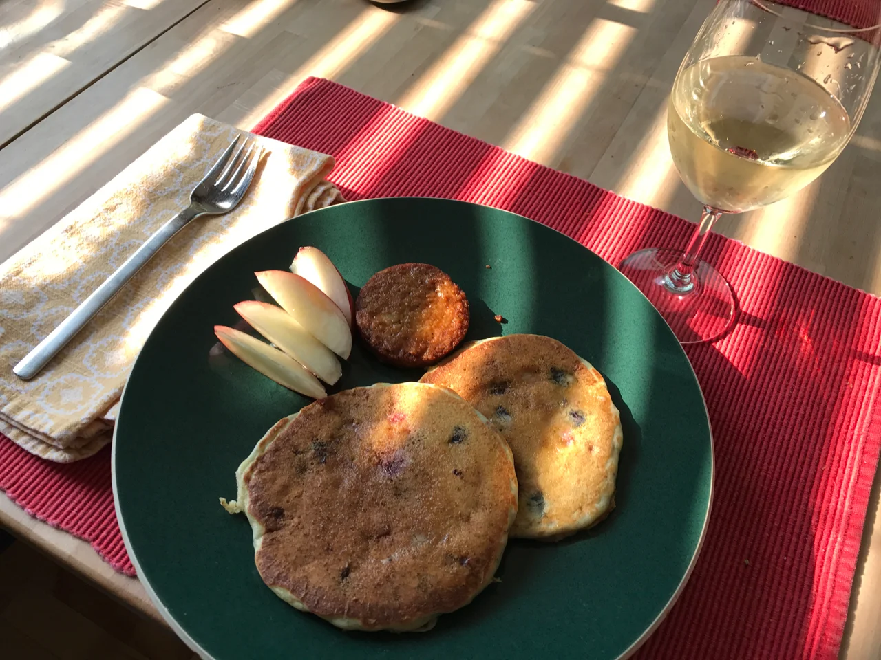 Wine with breakfast? Yes, there’s a pairing for that. Try an off-dry Riesling or sparkling wine.
