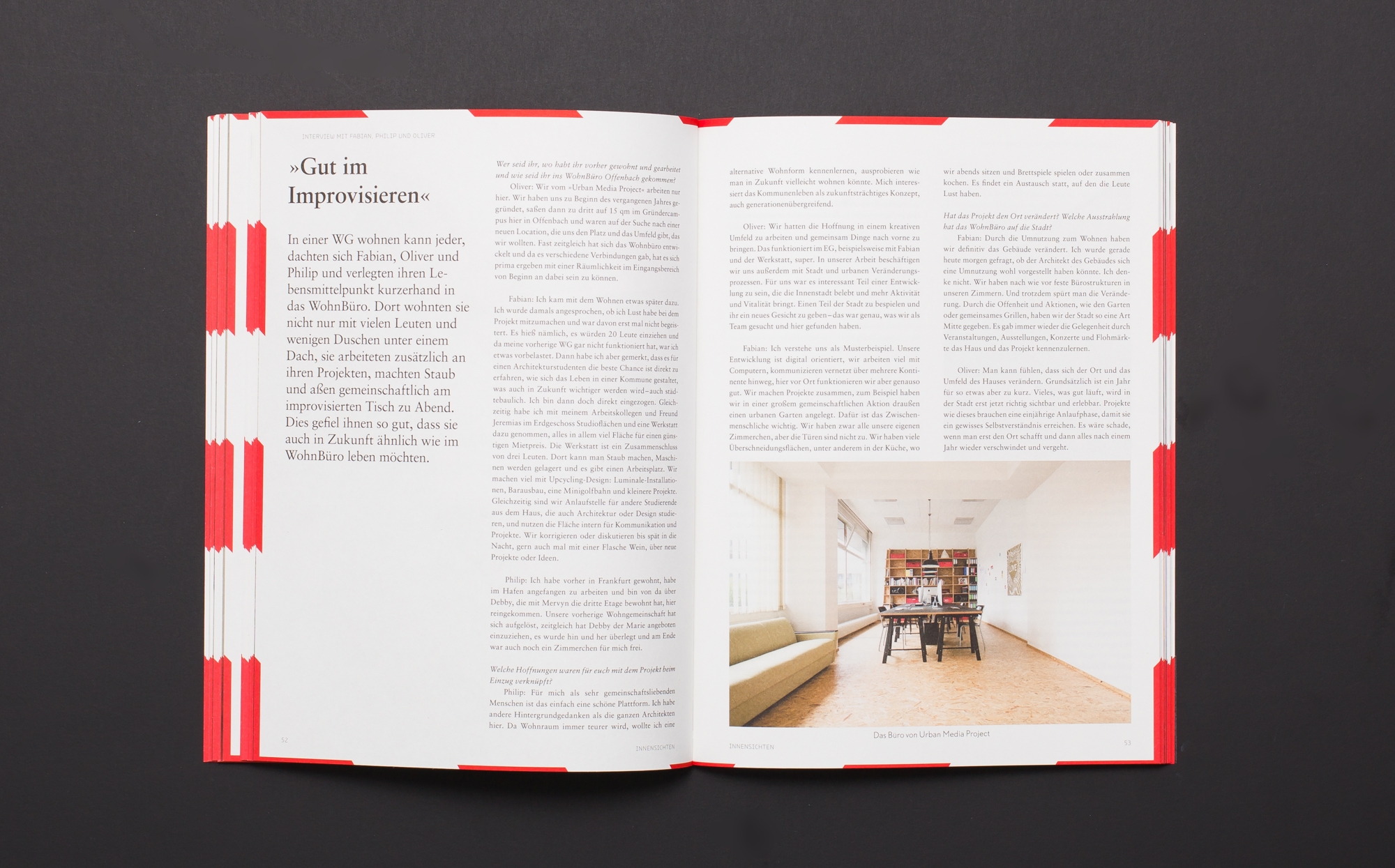 Nach knapp zehn Jahren Leerstand bezogen 2013 rund 60 Studierende, Kreative, Architekten und Initiativen das Haus und richteten WGs, Werkstätten, Büros, Studios, Küchen, Ausstellungsräume, eine Kinderbetreuung sowie einen Hofgarten – also ein Haus voller Leben - ein. 
