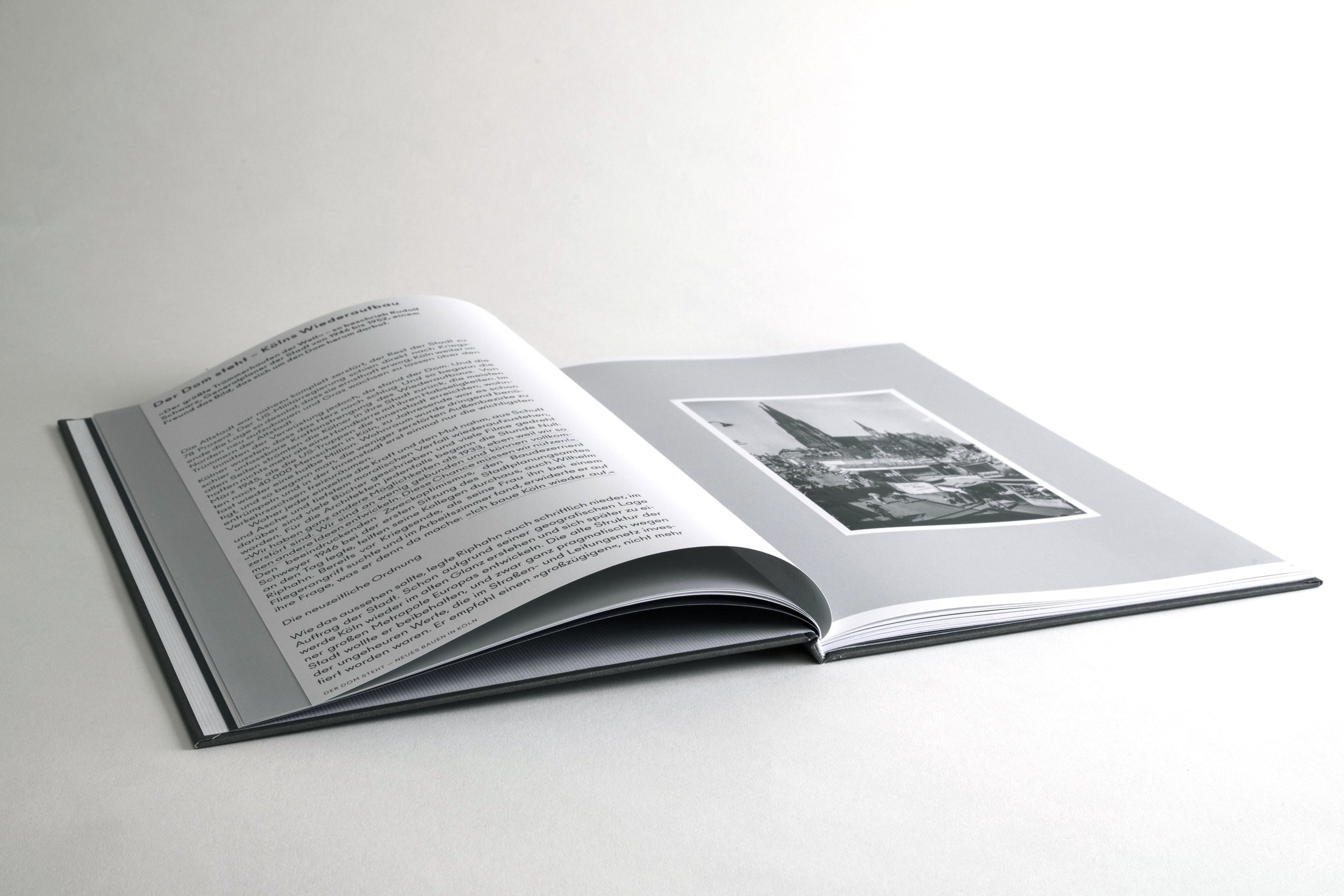  Großer Dank geht an die Kollegen von  koelnarchitektur , denen das Buch die schönen, informativen Texte verdankt. 