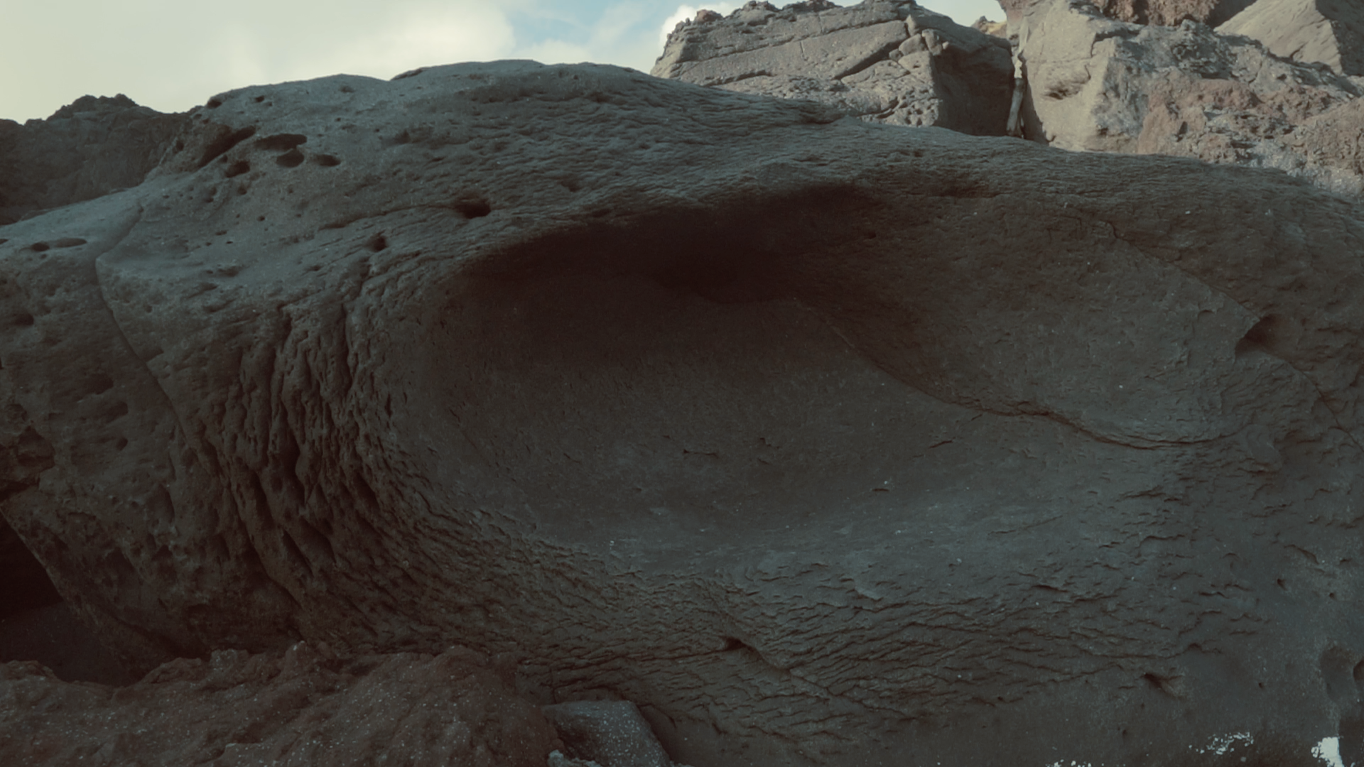 KANIZADI 01.00_03_03_23.Still006.png