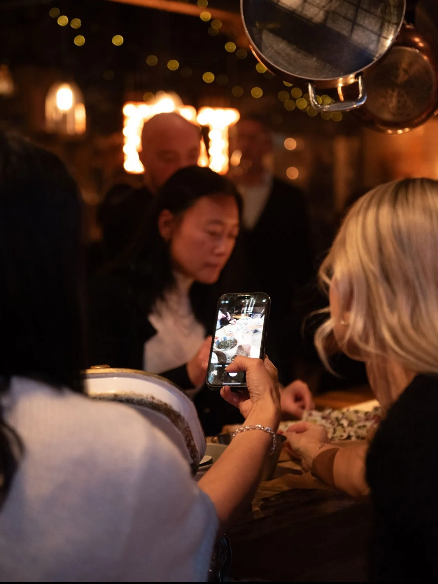 Ni gl&ouml;mmer v&auml;l inte att l&auml;mna en recension p&aring; Google efter ditt bes&ouml;k hos oss? Det betyder s&aring; otroligt mycket att folk hittar hit! Och det g&ouml;r dom genom era fina recensioner ❤️