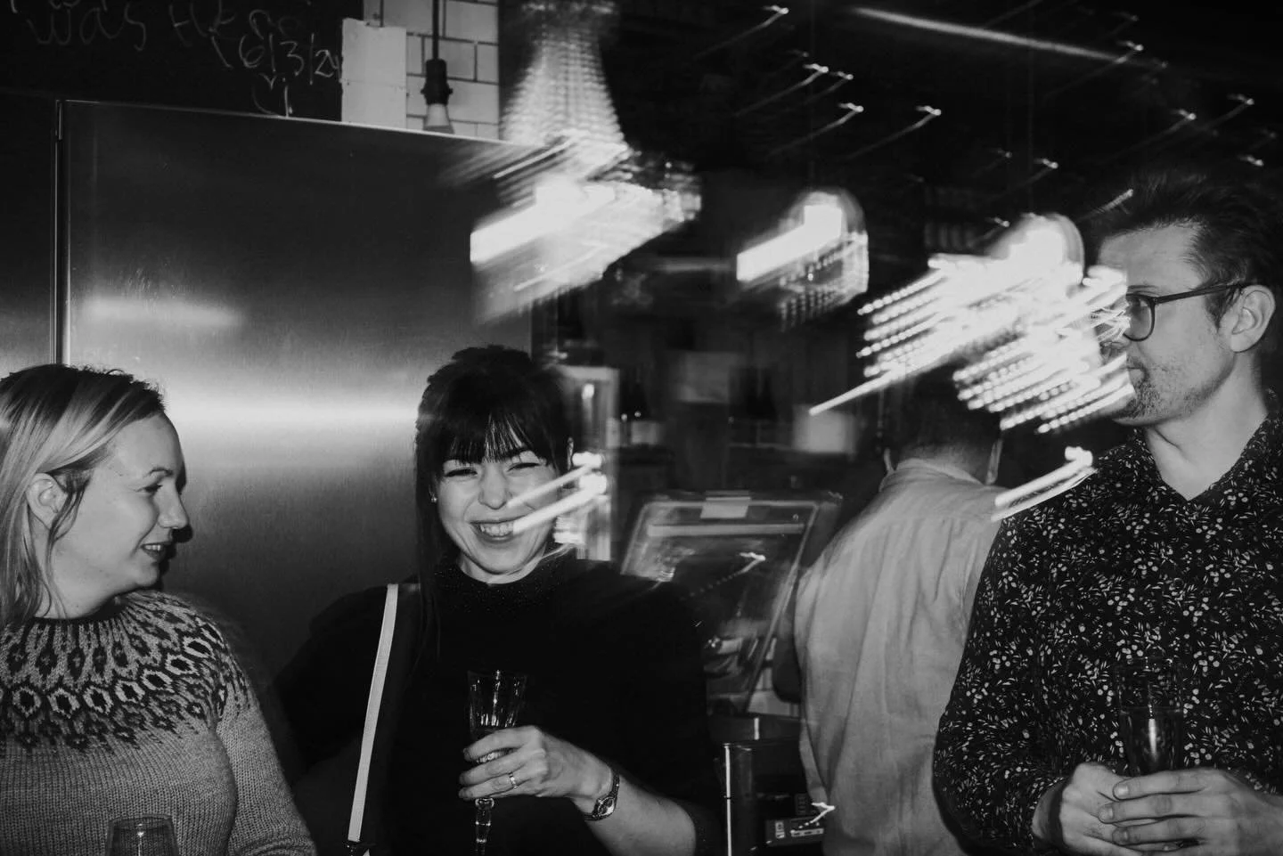 Vi &Auml;LSKAR fest! L&aring;t oss f&aring; styra din! Cookalong eller Chef&rsquo;s Table, du best&auml;mmer (men vi rekommenderar s&aring;klart alltid Cookalong, f&ouml;r &auml;r det n&aring;got vi lever f&ouml;r s&aring; &auml;r det upplevelser d&a