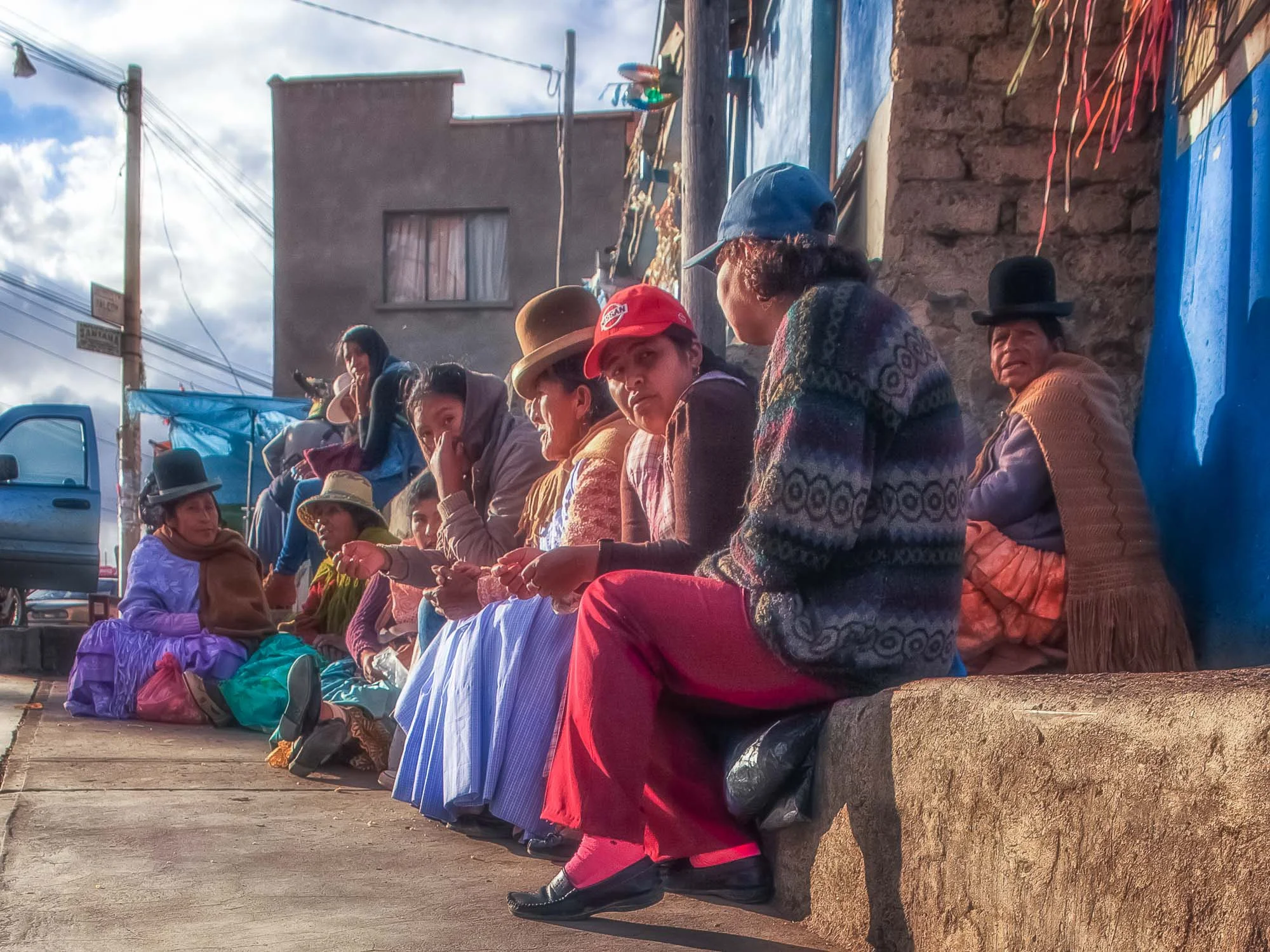 Alto di La Paz. Bolivian Women in traditional costume