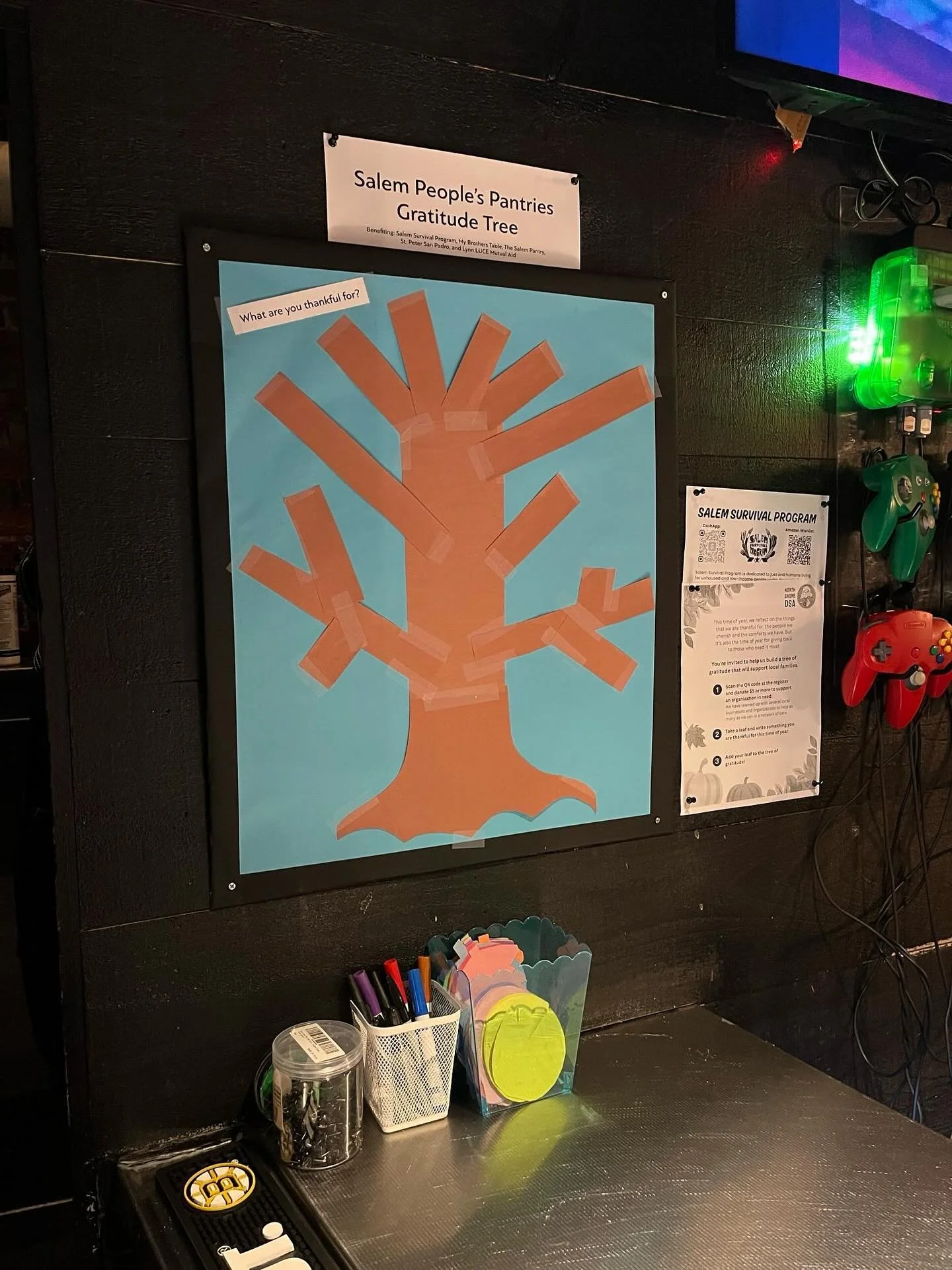 We are the peoples pantry&rsquo;s! Stop by @bitbarsalem and add a leave to their gratitude tree to support @salem_survival_program 🍁🍂🍃

&hellip; and join us Saturday November 22nd at 12PM in Lappin Park, 239 Essex St. Salem MA (By the Bewitched St