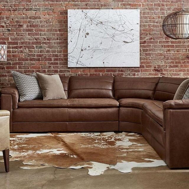 A spacious place to relax for the entire family is the key to a cozy gathering space in your home. Make room for the entire family on our stunning Norah Sectional! ⁠#linkinbio⁠
⁠
#BelfortFurniture #LivingRoomFurniture #HomeDecor #FamilyTime #Interior