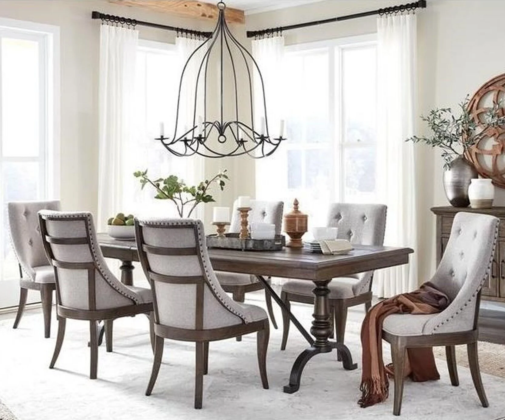 How to Fill Empty Spaces In Your Home Without Looking Cluttered