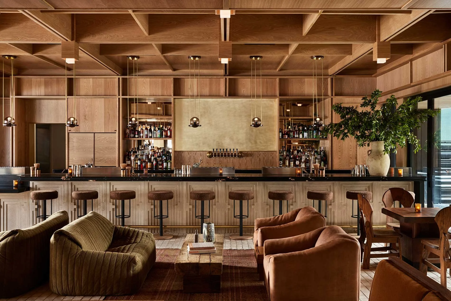 Mollie_Common-Areas_Bar_007.jpg