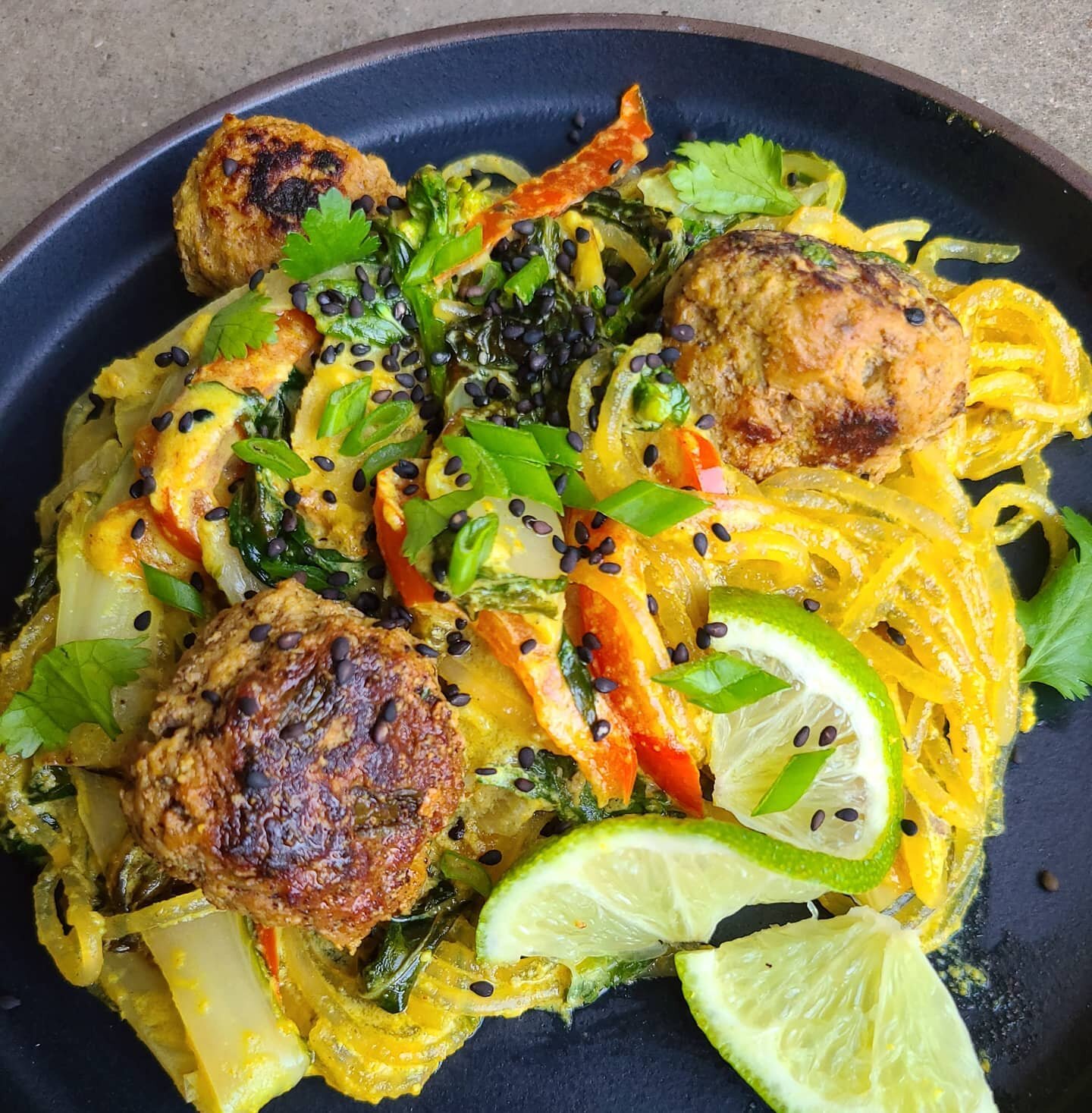 Asian meatballs with a bok choy, pepper and glass noodle stir fry! It's hard for me to get excited about eating chicken or turkey; especially leftover, but these super flavorful meatballs tasted even better the next day 😋 Comment below if you want m