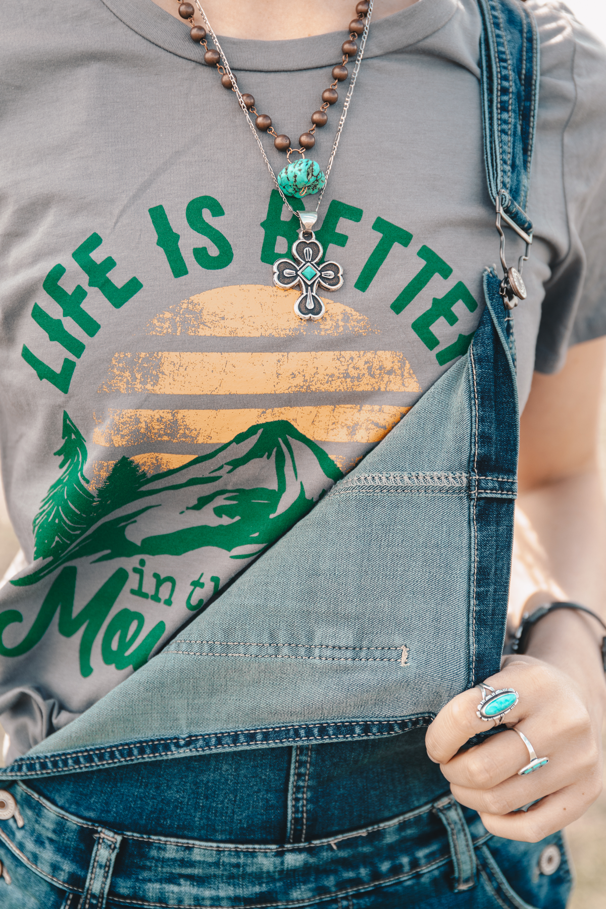 Life is Better in the mountains? Absolutely yes! Check out this gorgeous Wild Rag Boutique tee. #wildragboutique #bohowestern #western #cowgirlstyle #cowgirl #fashion