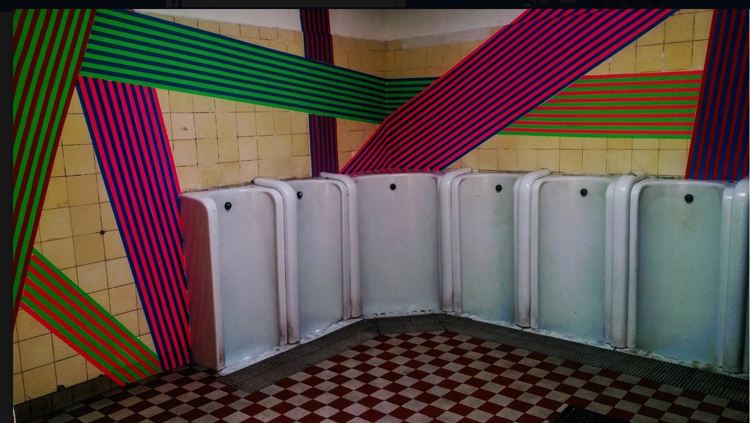 Reinraum ev, 2017 - Bathroom installation using 6 colour couplets governed by the 4 colour map rule