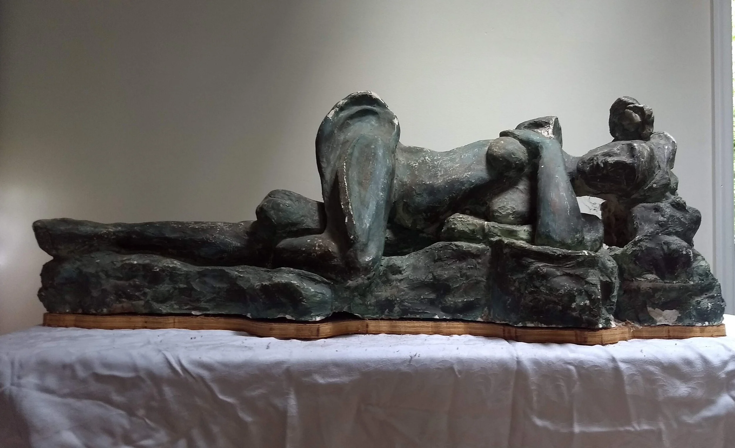 recline nude sculp.jpg