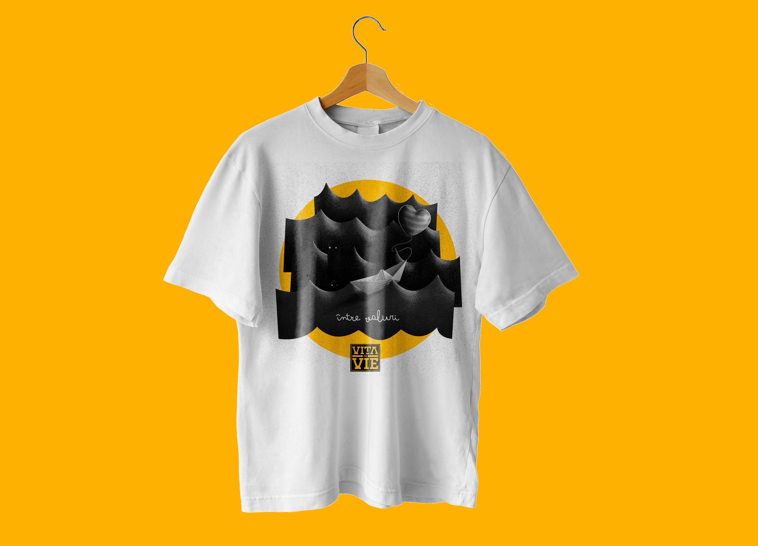 Isolated_white_t_shirt_with_hanger.png