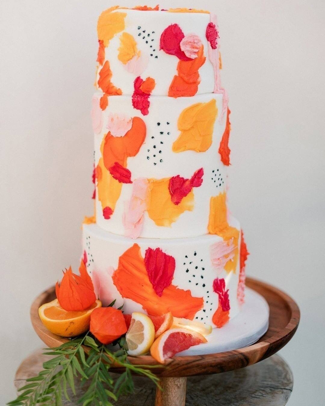 Soaking up the last few days of summer with this beautiful, bright, and summery cake by @rubycake. 

Don't forget to hit the SAVE button for your future summer wedding planning 😎

Repost from @weddingchicks 
Event Plannjng and Design&nbsp;@sooevents