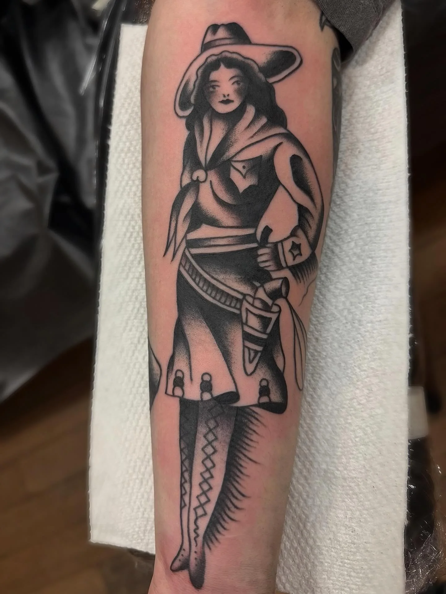 Had a blast tattooing this cowgirl pinup. Would love to do more ladies/pinups! Message me or walk into @blackrosetattooky 🤠🐴

#traditionaltattoo #blackrosetattooky #downtownlexington