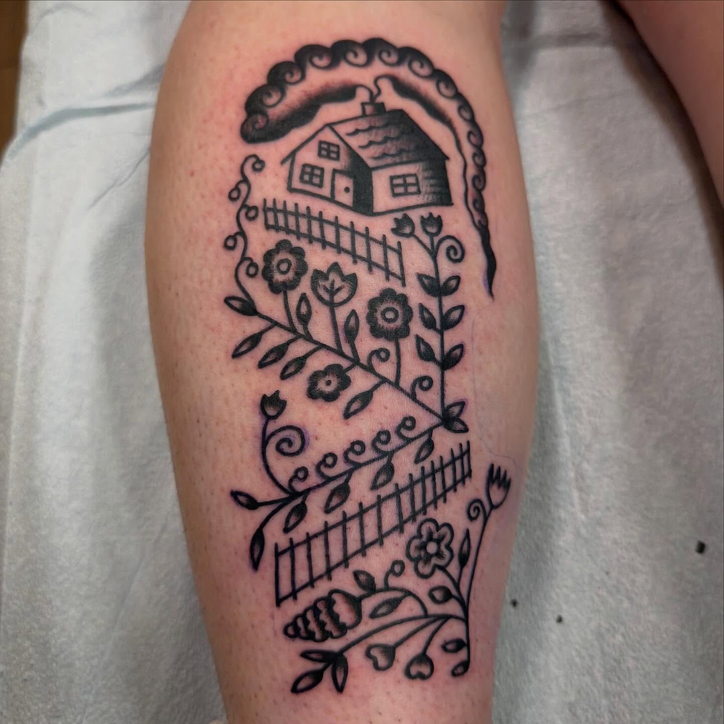 Fun one from tonight! Thanks!! Booking from now until ALWAYS.  @blackrosetattooky 

#traditionaltattoo #folkarttattoo #blackrosetattooky