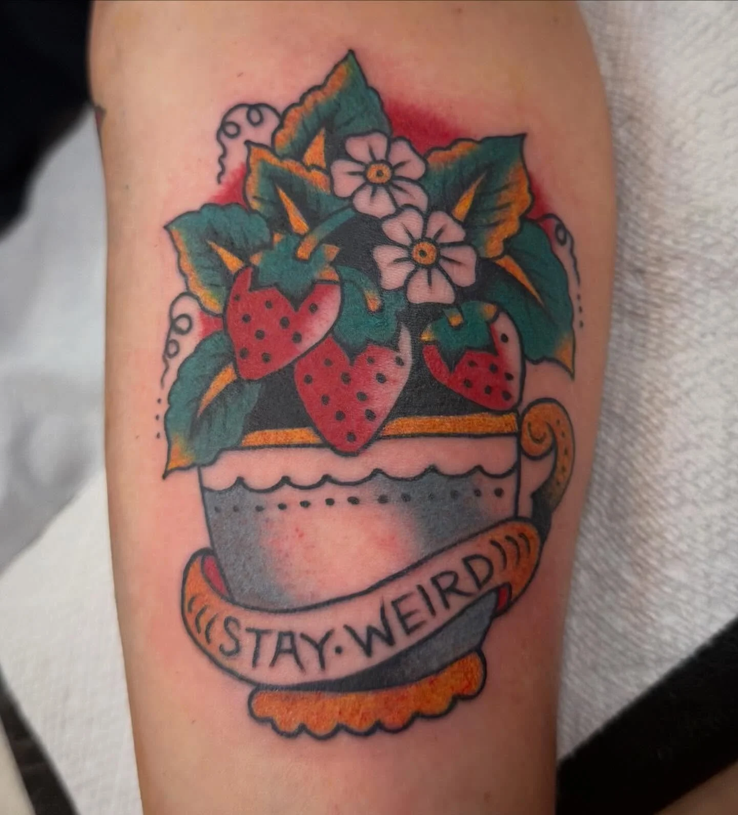 Fun variation of a design from my flash! Limited spots for the rest of April.. get in while you can! 

#traditionaltattoo #blackrosetattoo #lexingtonky