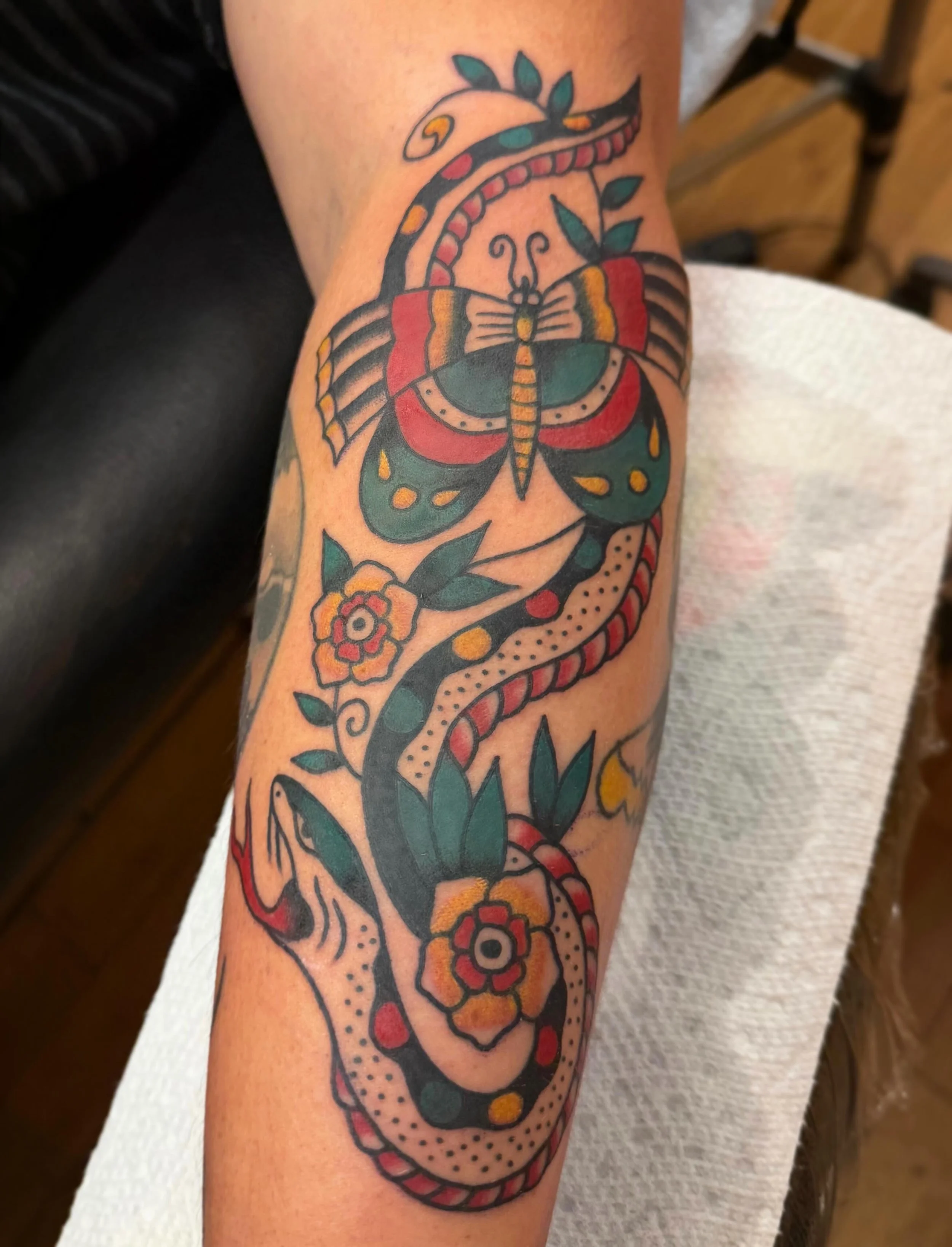 From my flash! Booking for June.. MESSAGE ME! 

#traditionaltattoo #blackrosetattoolex #downtownlexington