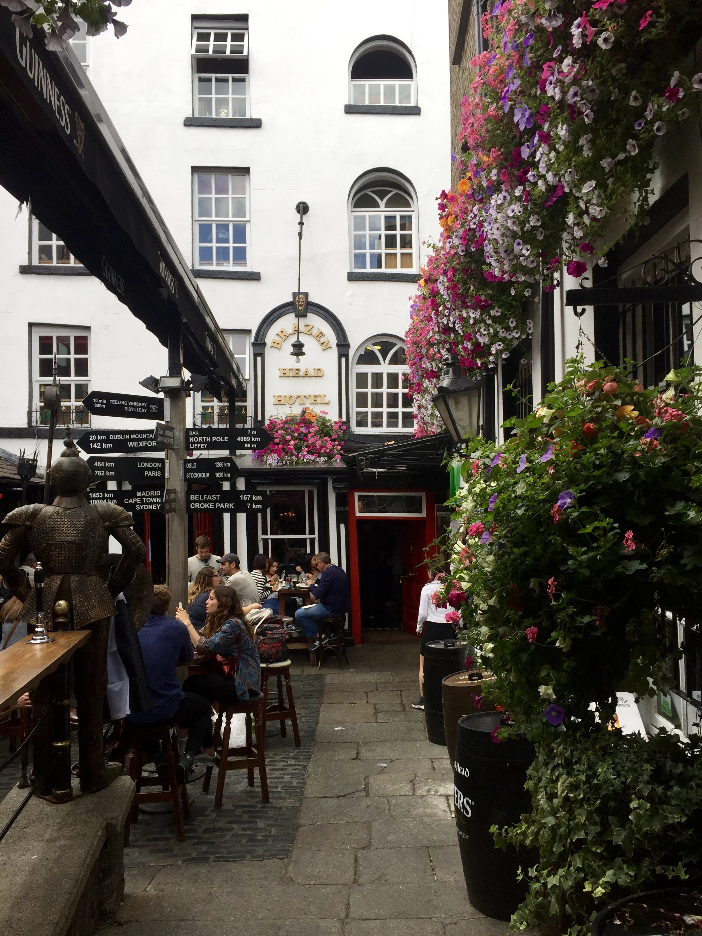 The patio at the Brazen Head featured a separate outside bar. 